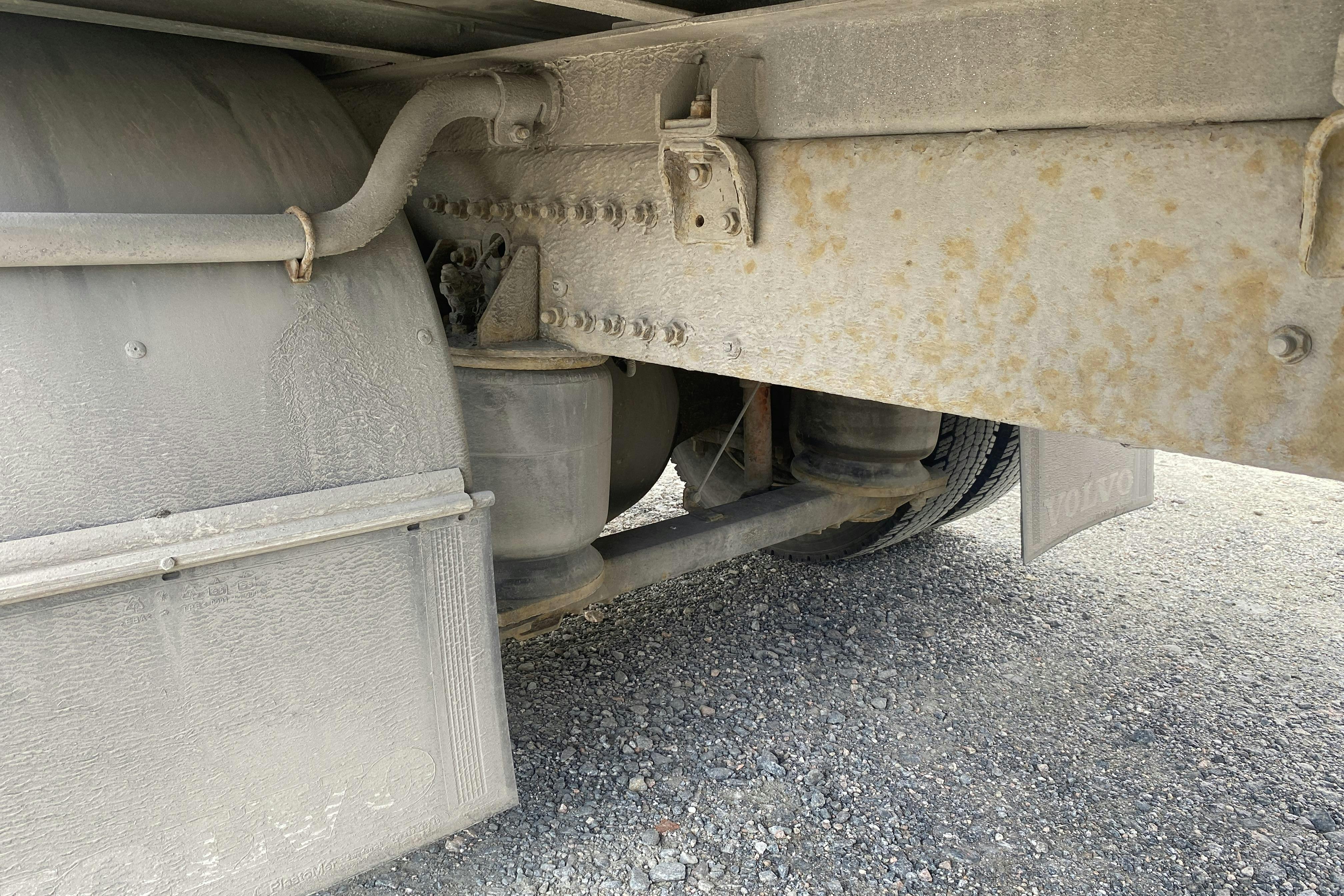 VOLVO FL240 - 267 444 km - Automat - vit - 2011