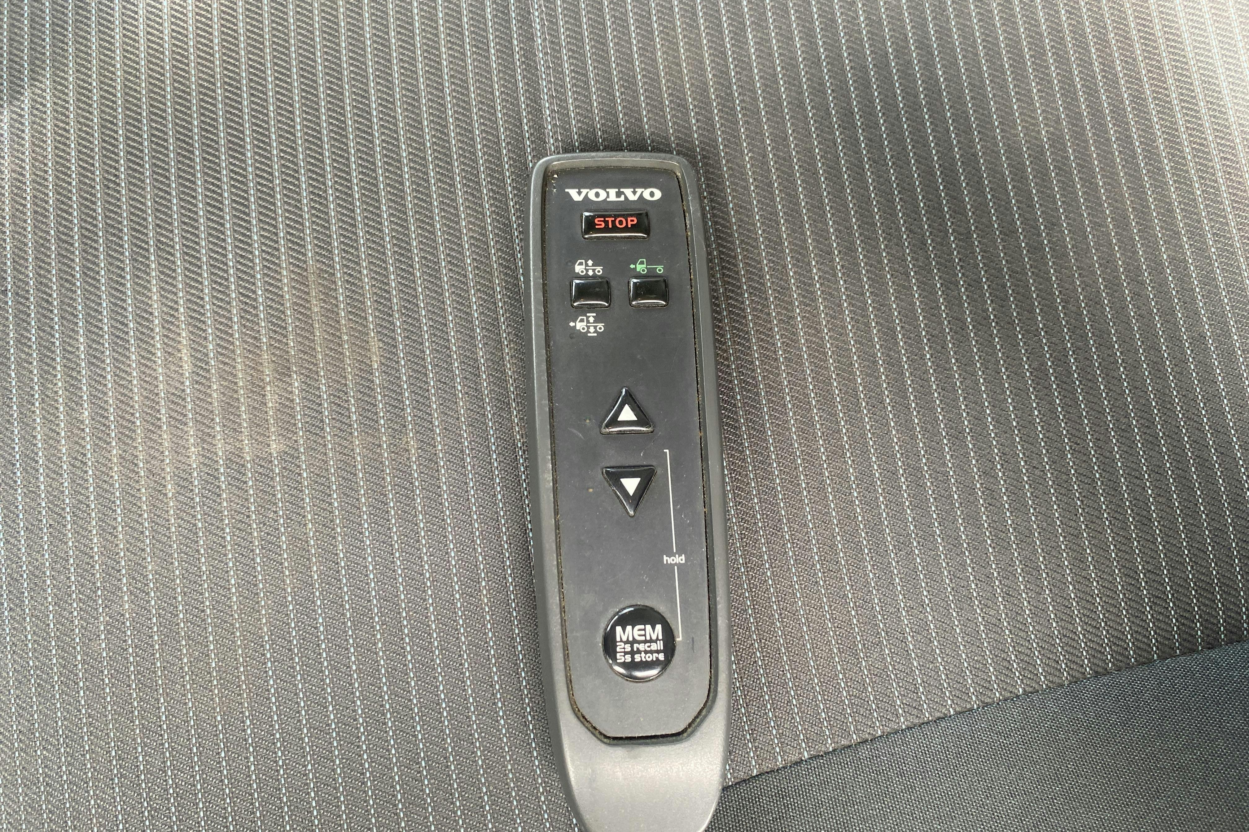 VOLVO FL240 - 267 444 km - Automat - vit - 2011