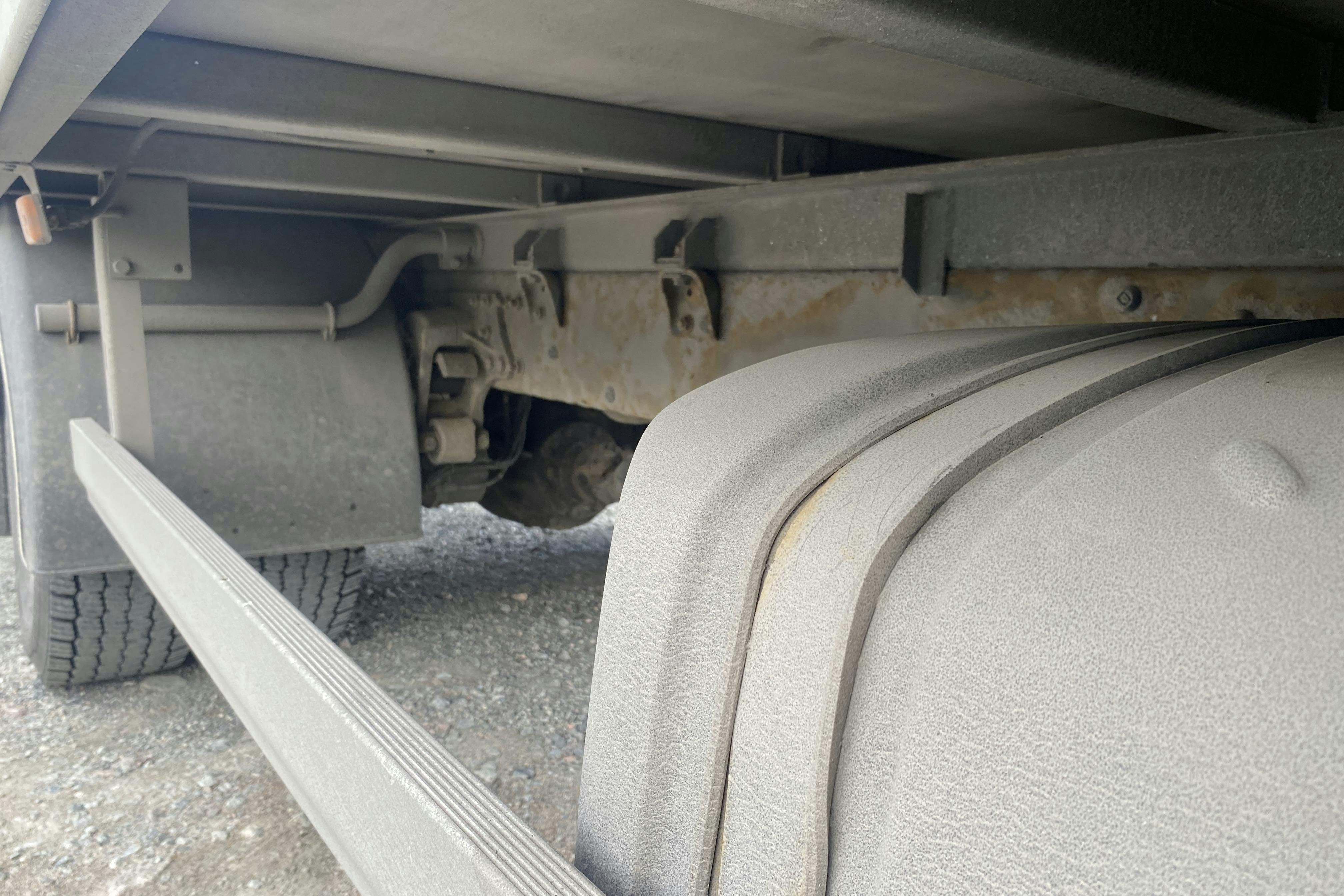 VOLVO FL240 - 267 444 km - Automat - vit - 2011