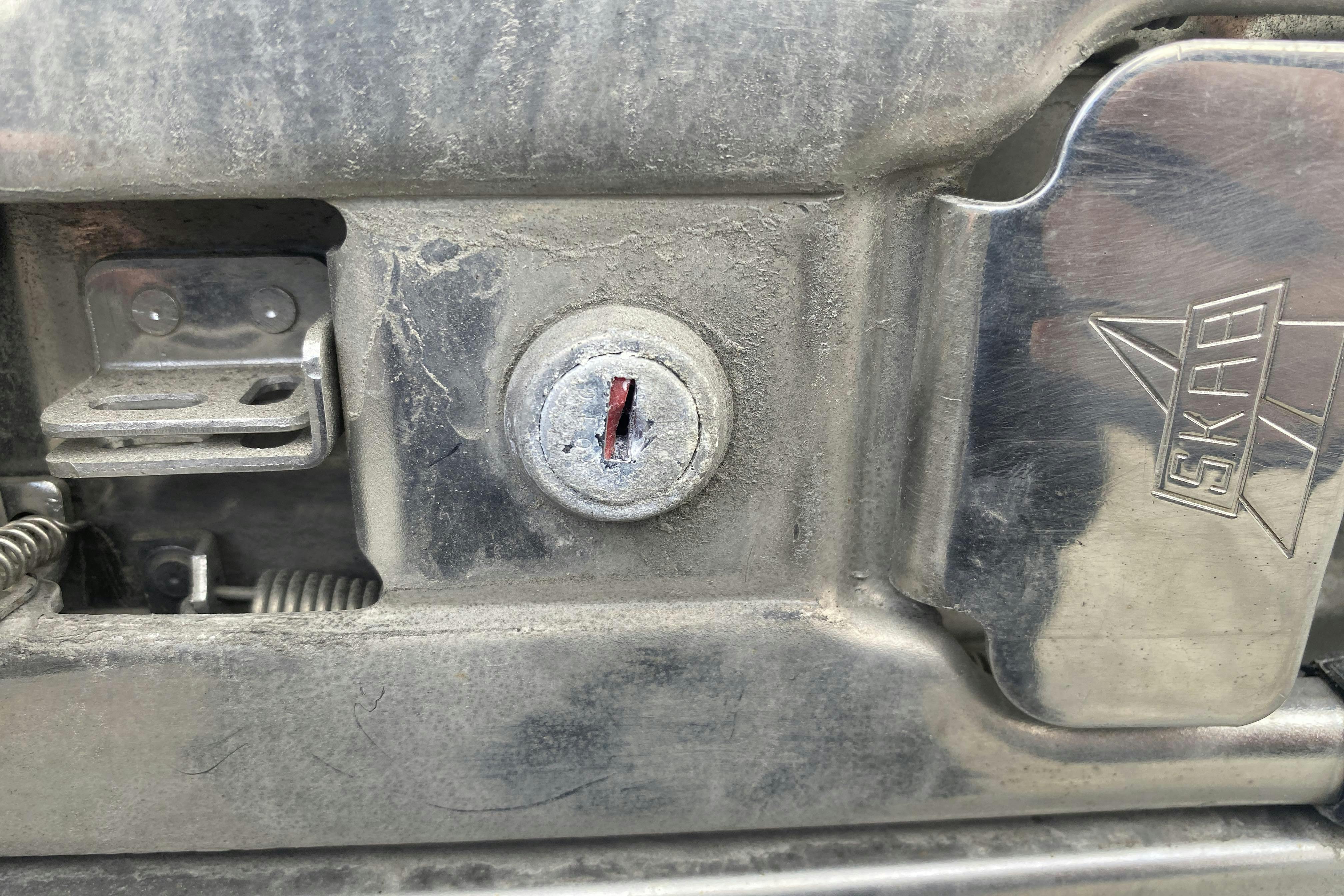 VOLVO FL240 - 267 444 km - Automat - vit - 2011