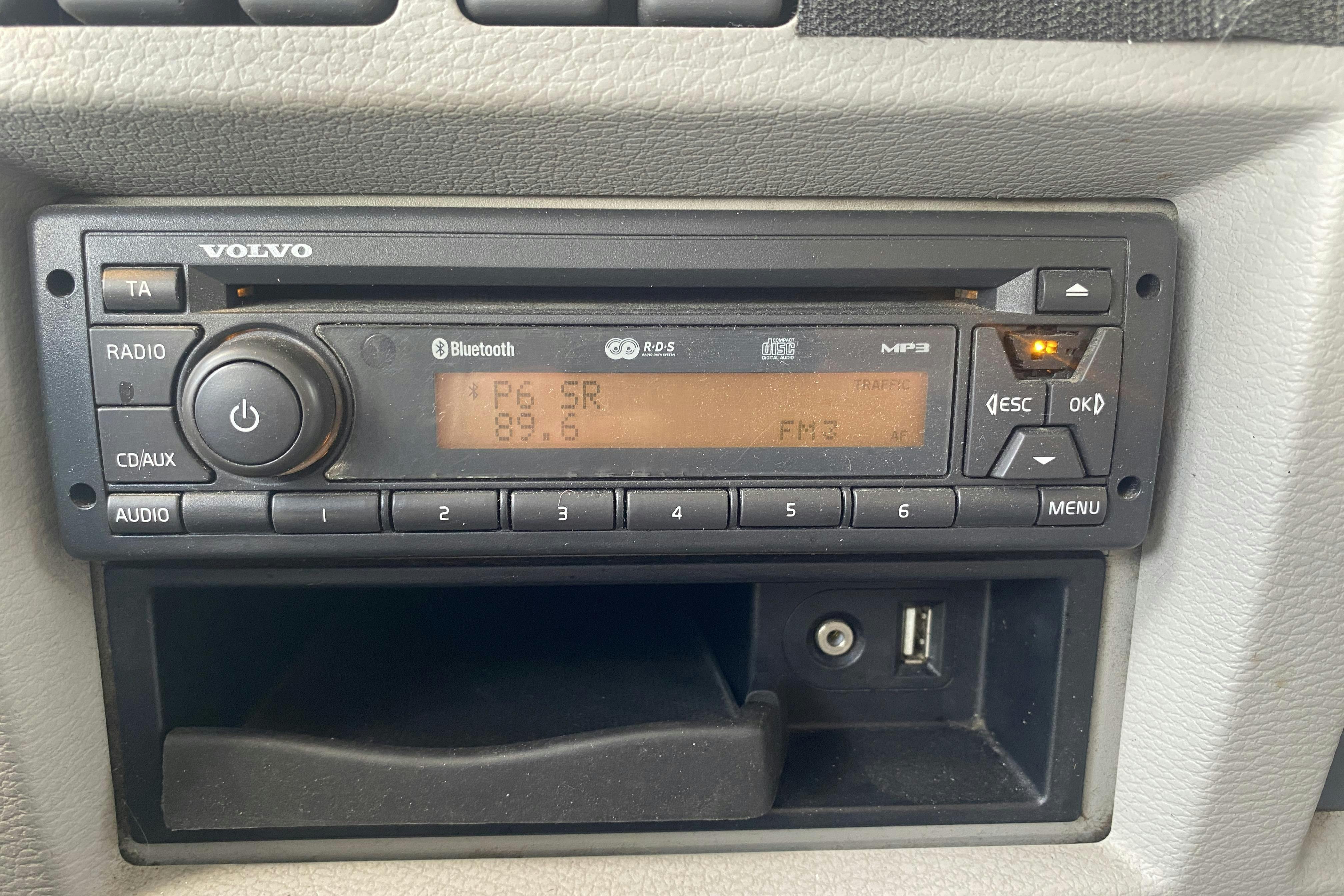 VOLVO FL240 - 267 444 km - Automat - vit - 2011
