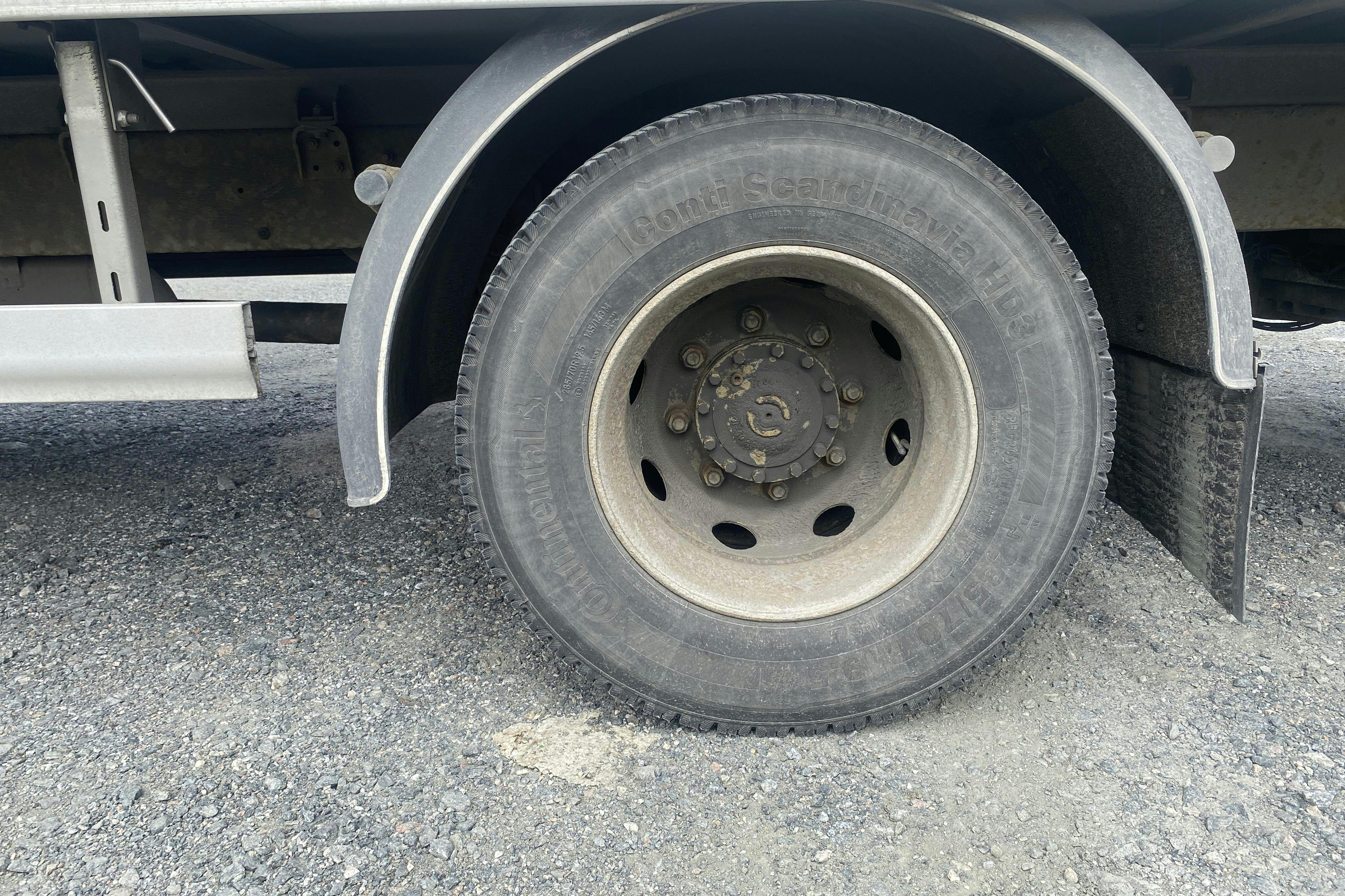 VOLVO FL240 - 267 444 km - Automat - vit - 2011