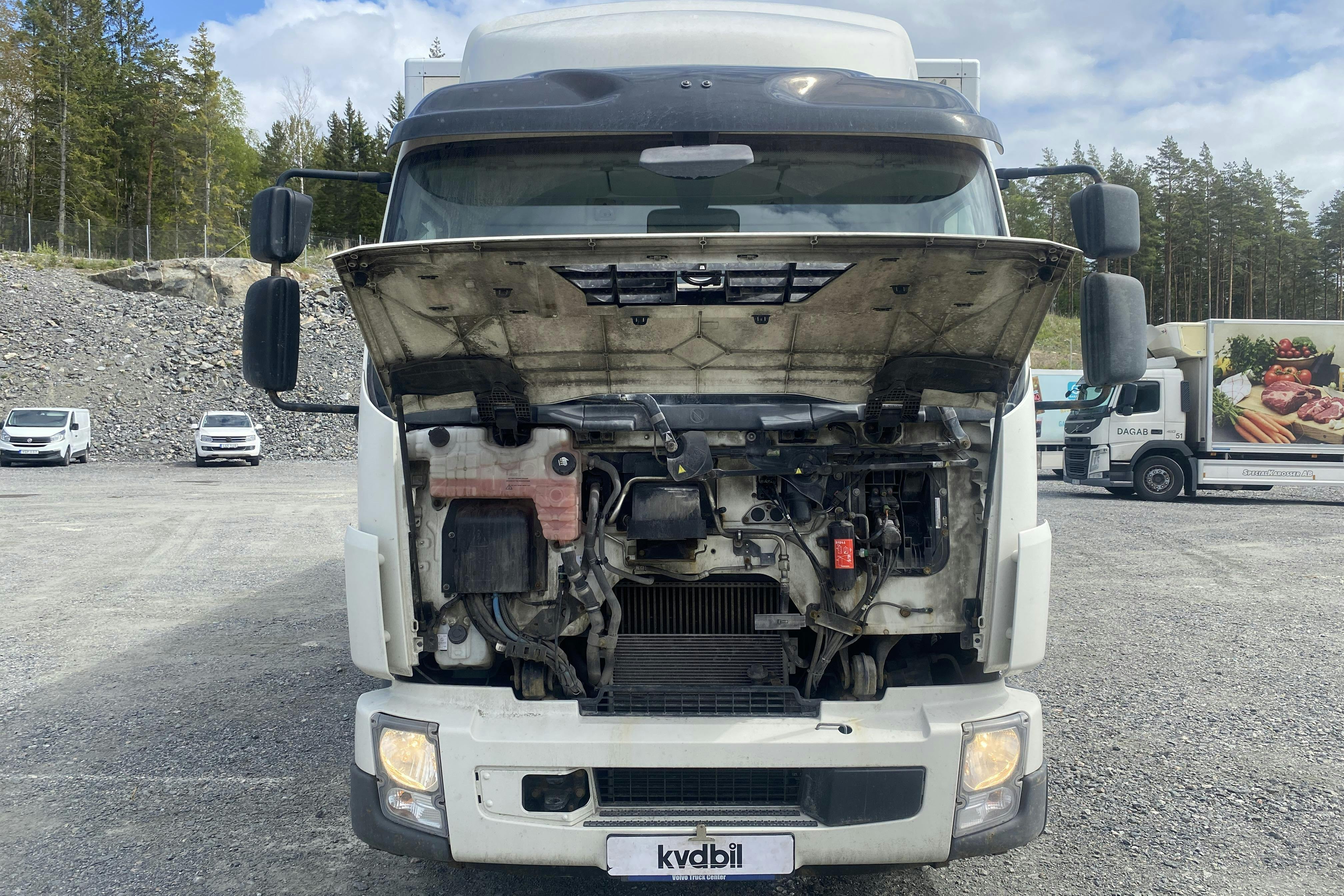 VOLVO FL240 - 267 444 km - Automat - vit - 2011