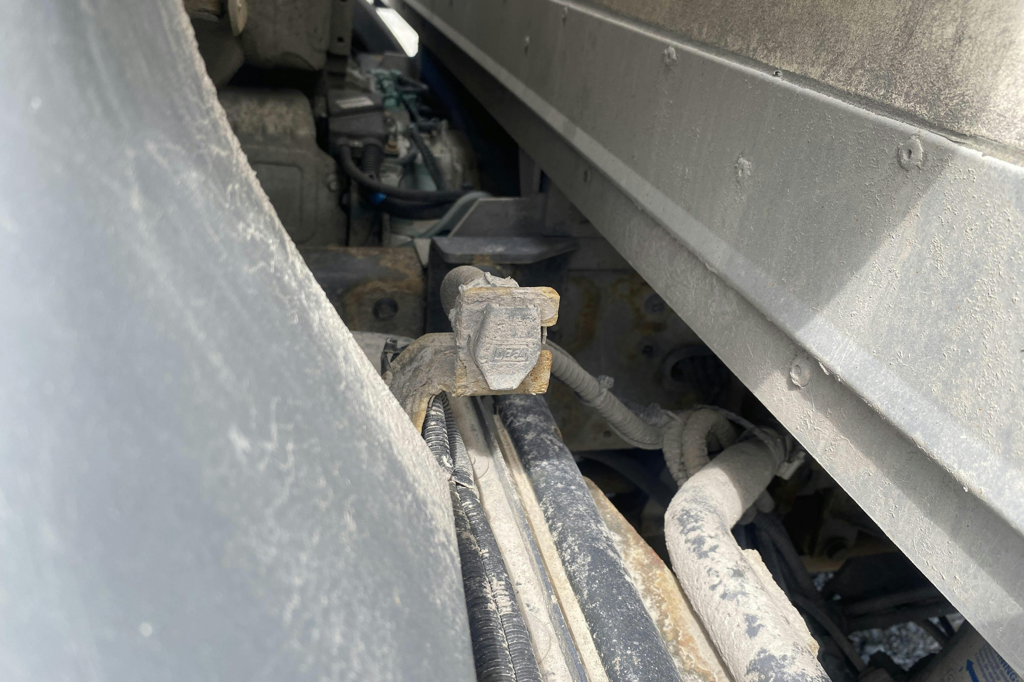 VOLVO FL240 - 267 444 km - Automat - vit - 2011