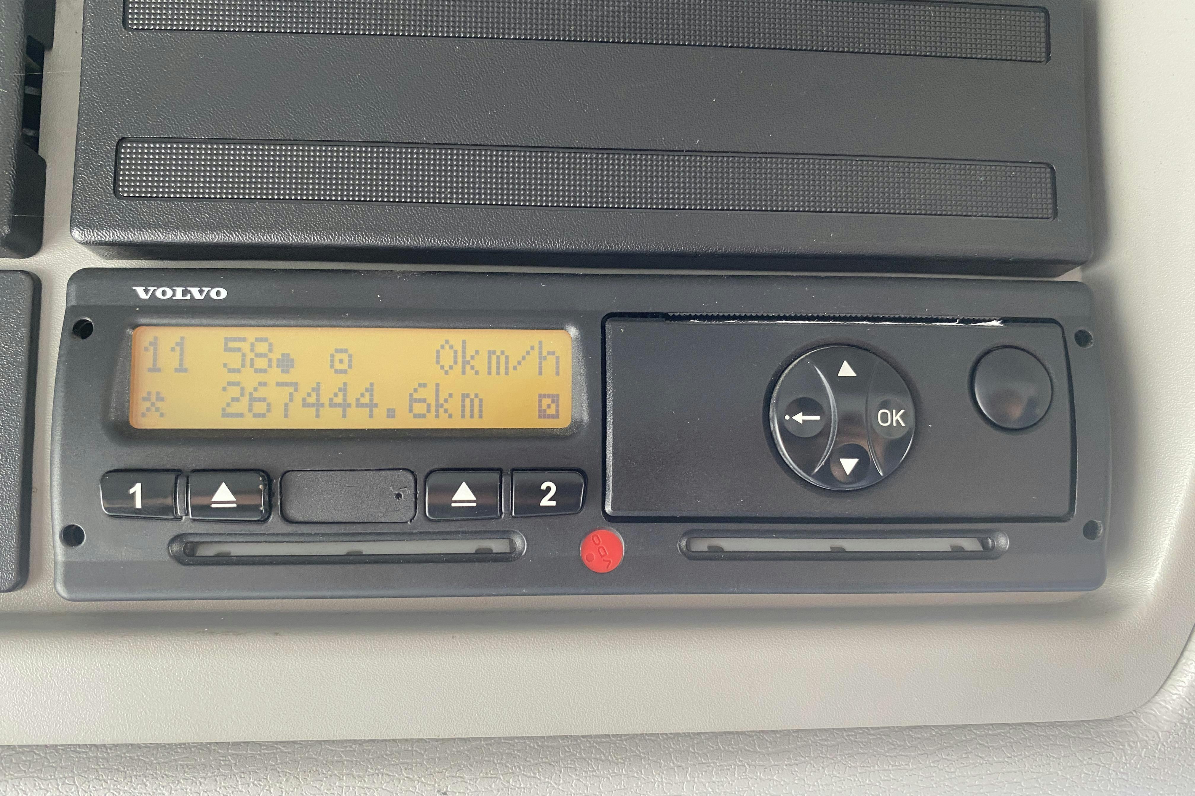 VOLVO FL240 - 267 444 km - Automat - vit - 2011