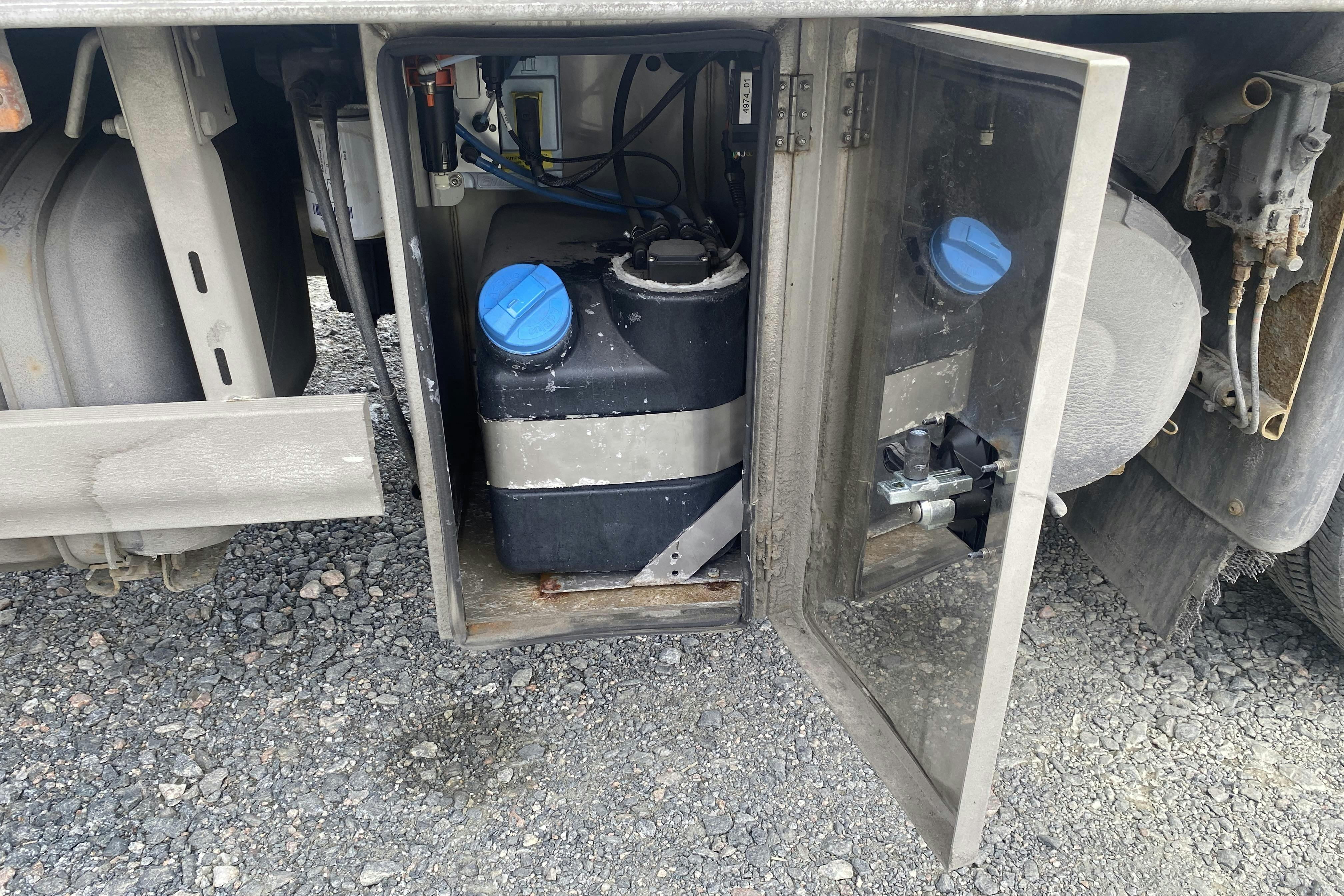VOLVO FL240 - 267 444 km - Automat - vit - 2011