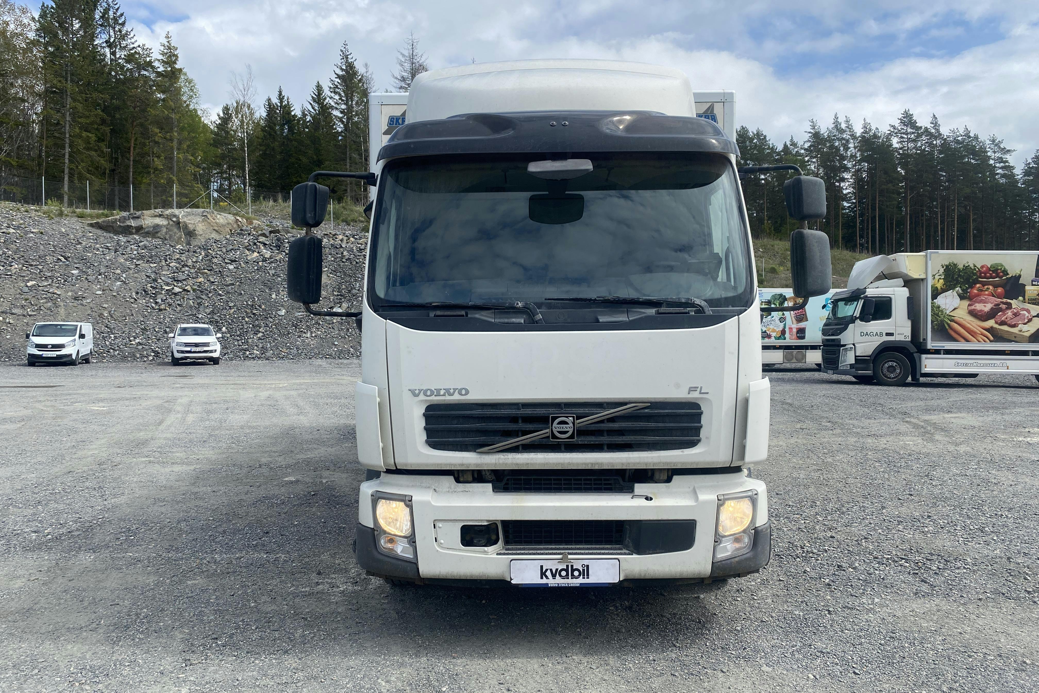 VOLVO FL240 - 267 444 km - Automat - vit - 2011
