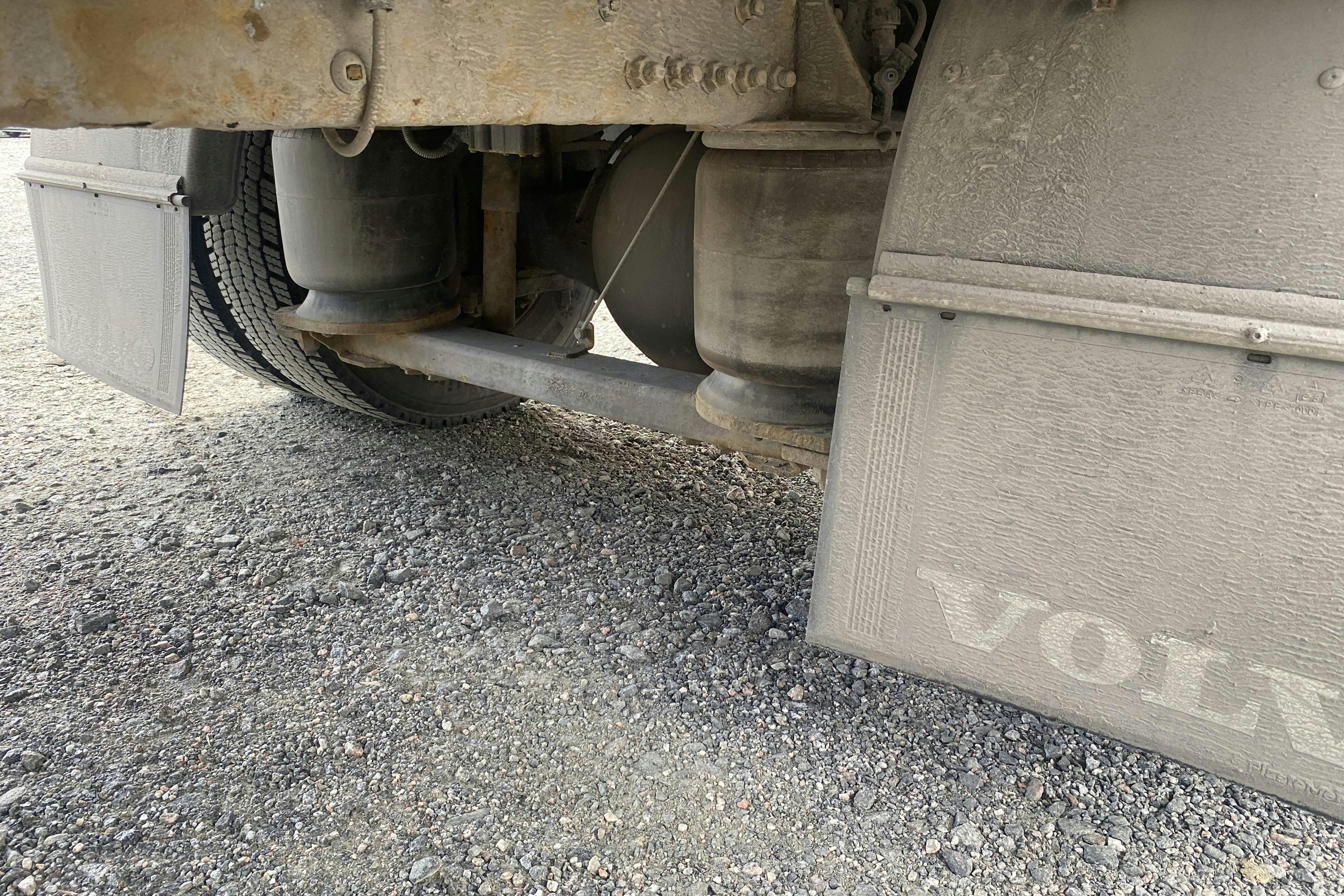 VOLVO FL240 - 267 444 km - Automat - vit - 2011