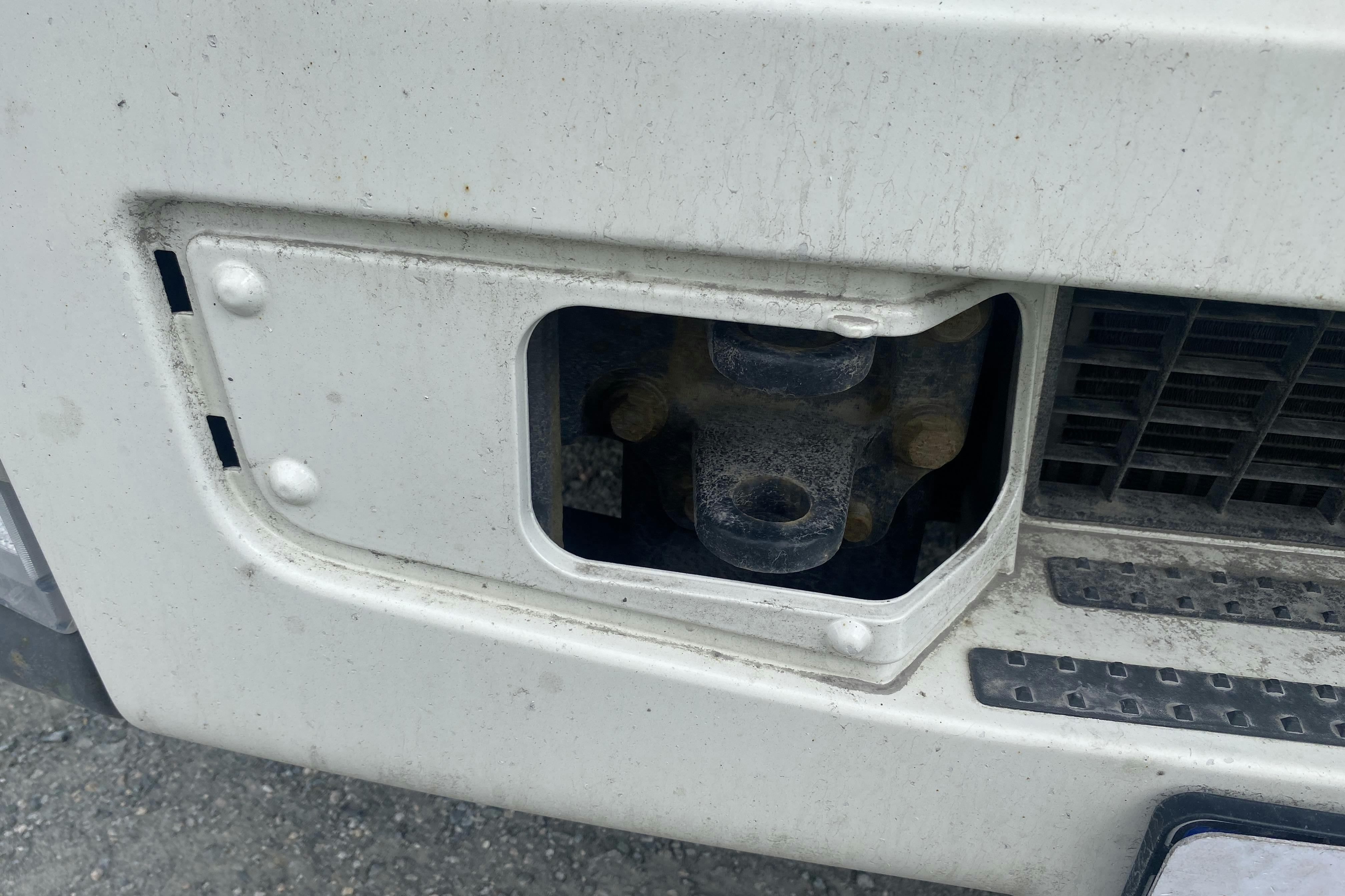 VOLVO FL240 - 267 444 km - Automat - vit - 2011