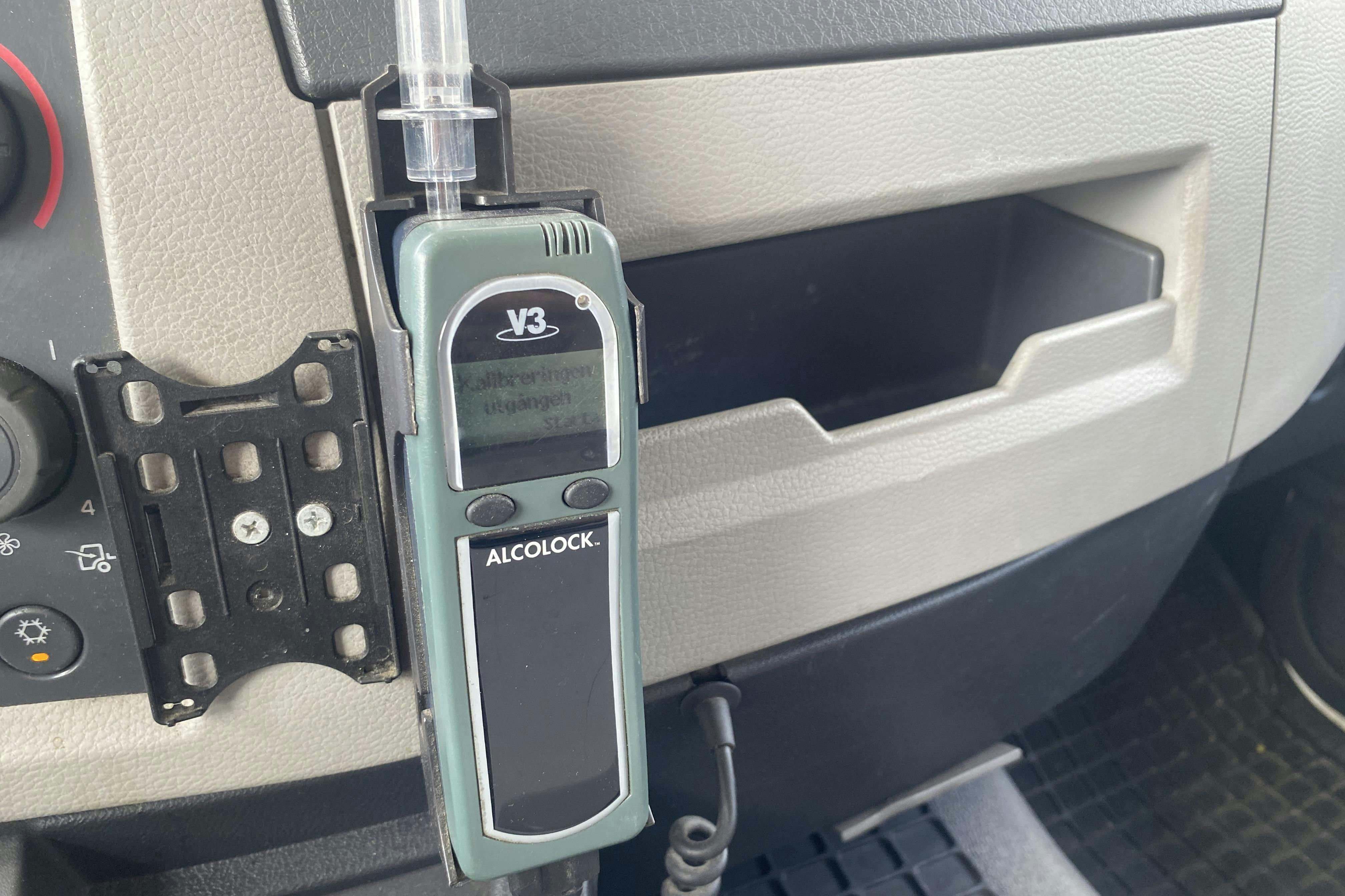 VOLVO FL240 - 267 444 km - Automat - vit - 2011
