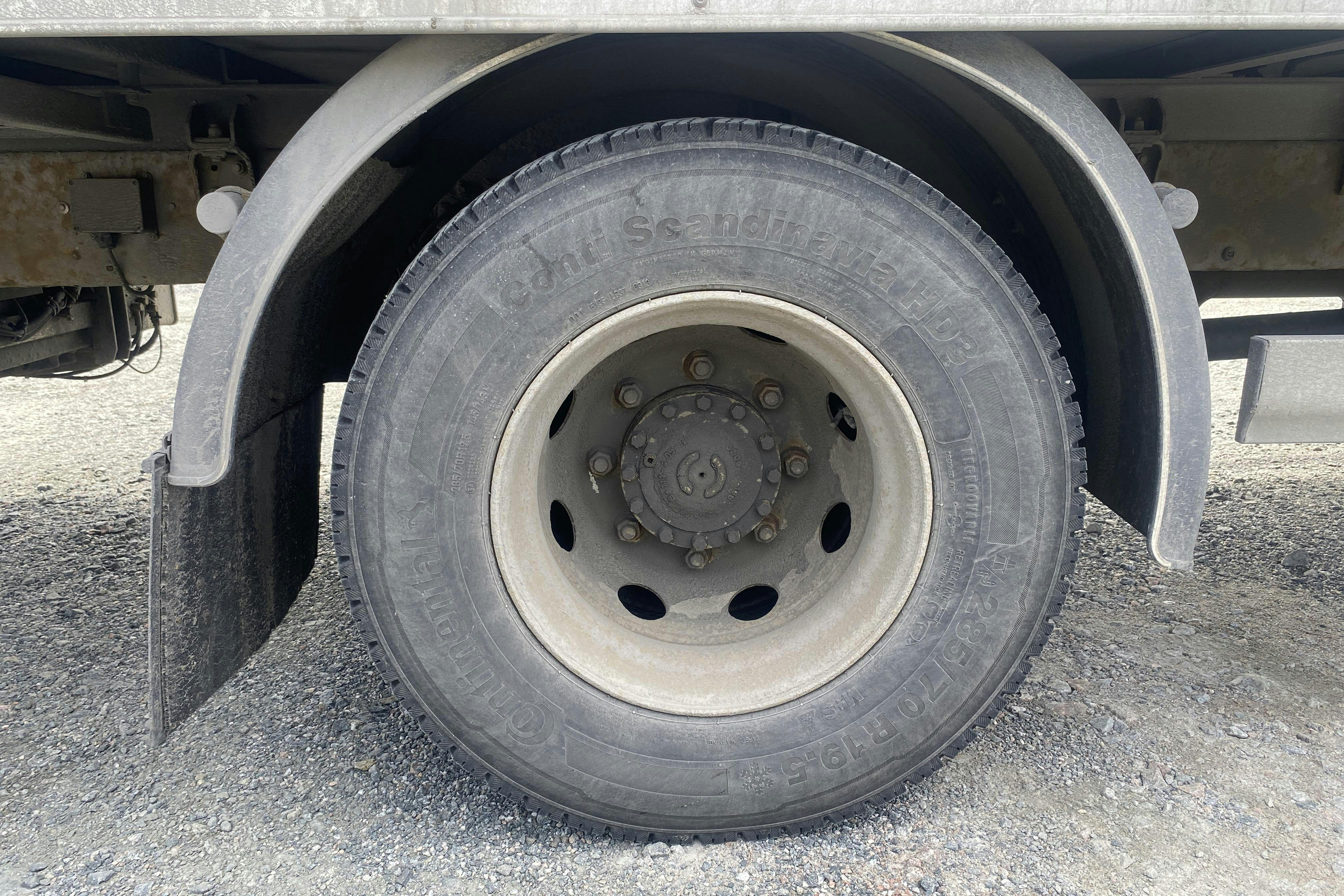 VOLVO FL240 - 267 444 km - Automat - vit - 2011