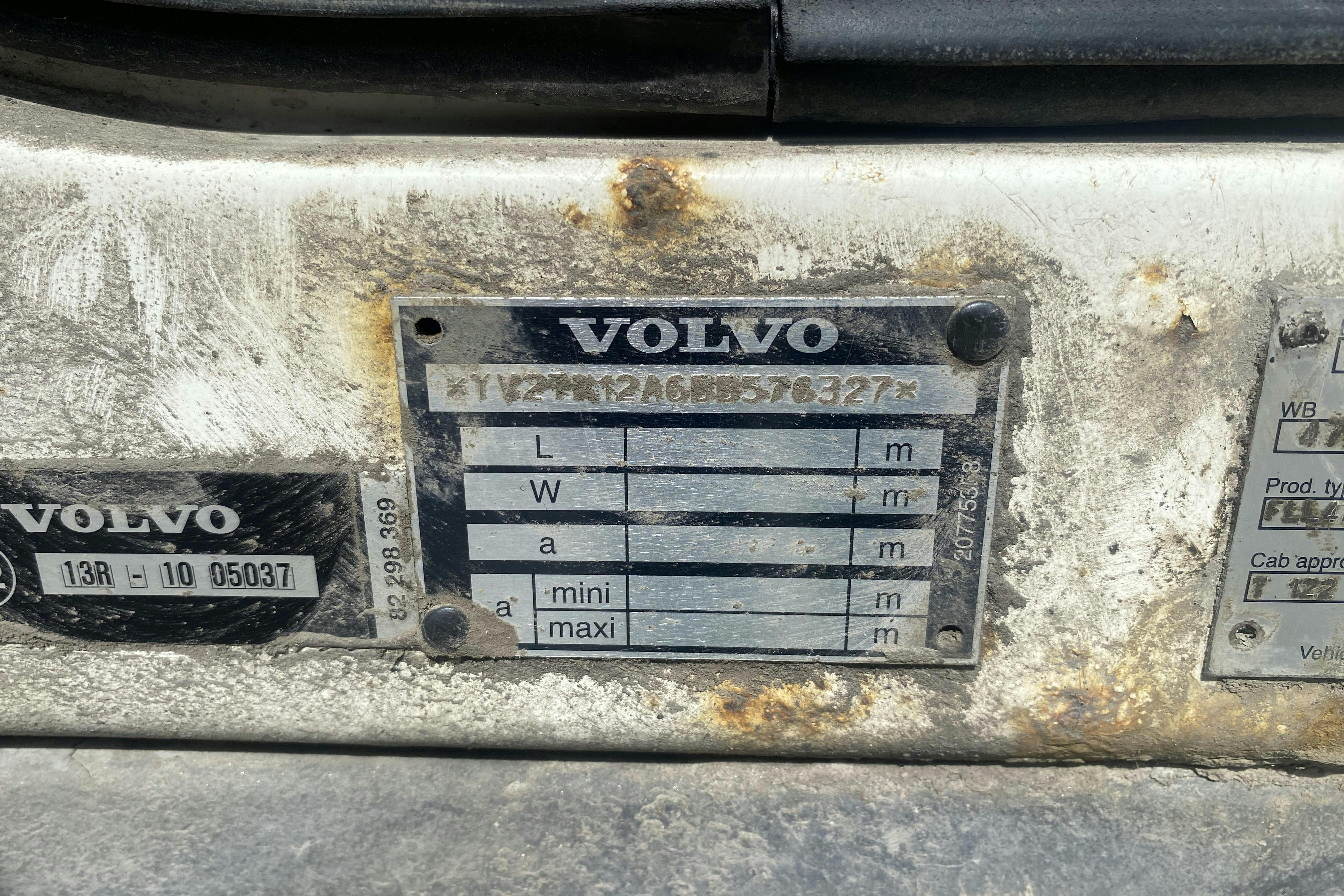 VOLVO FL240 - 267 444 km - Automat - vit - 2011
