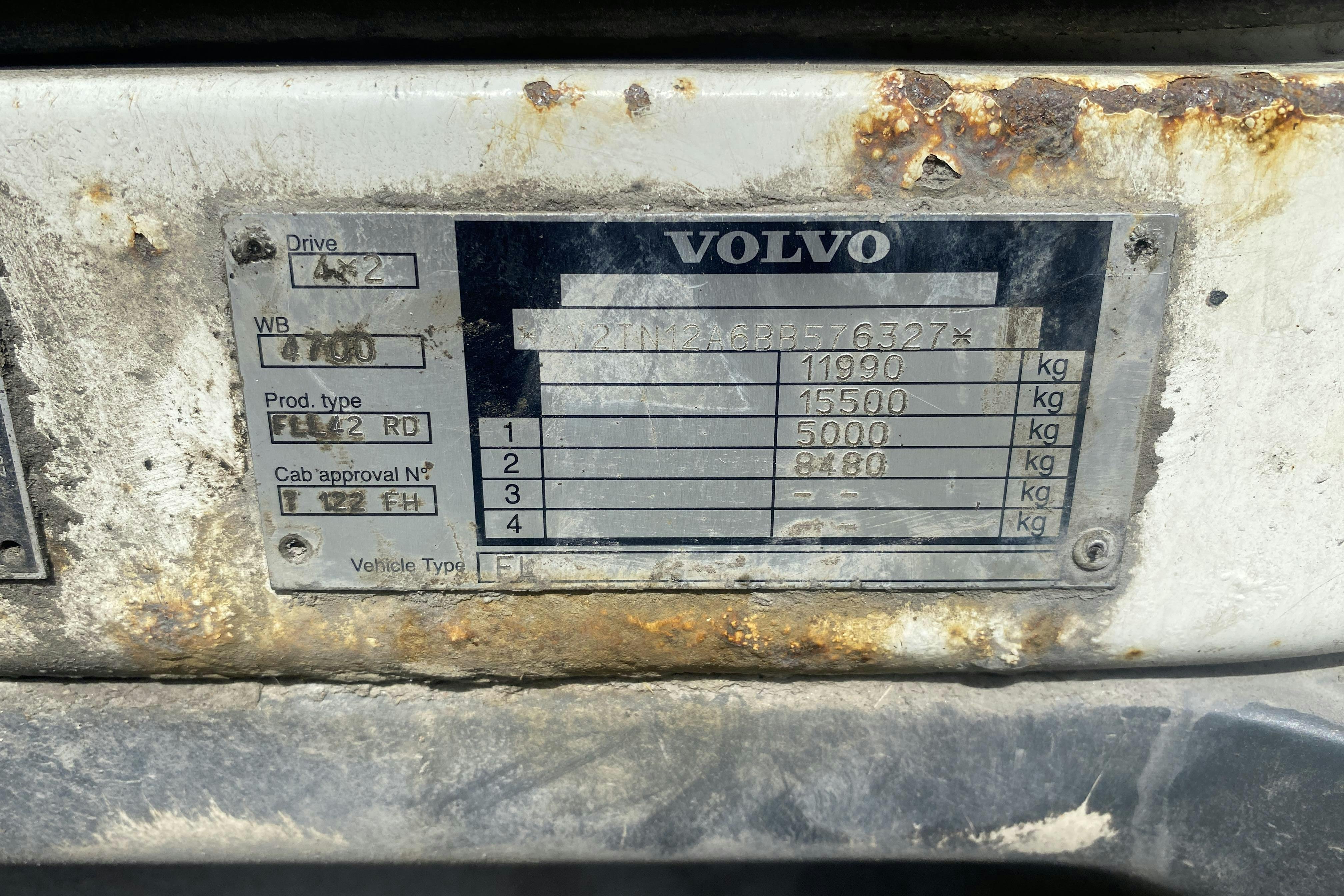 VOLVO FL240 - 267 444 km - Automat - vit - 2011