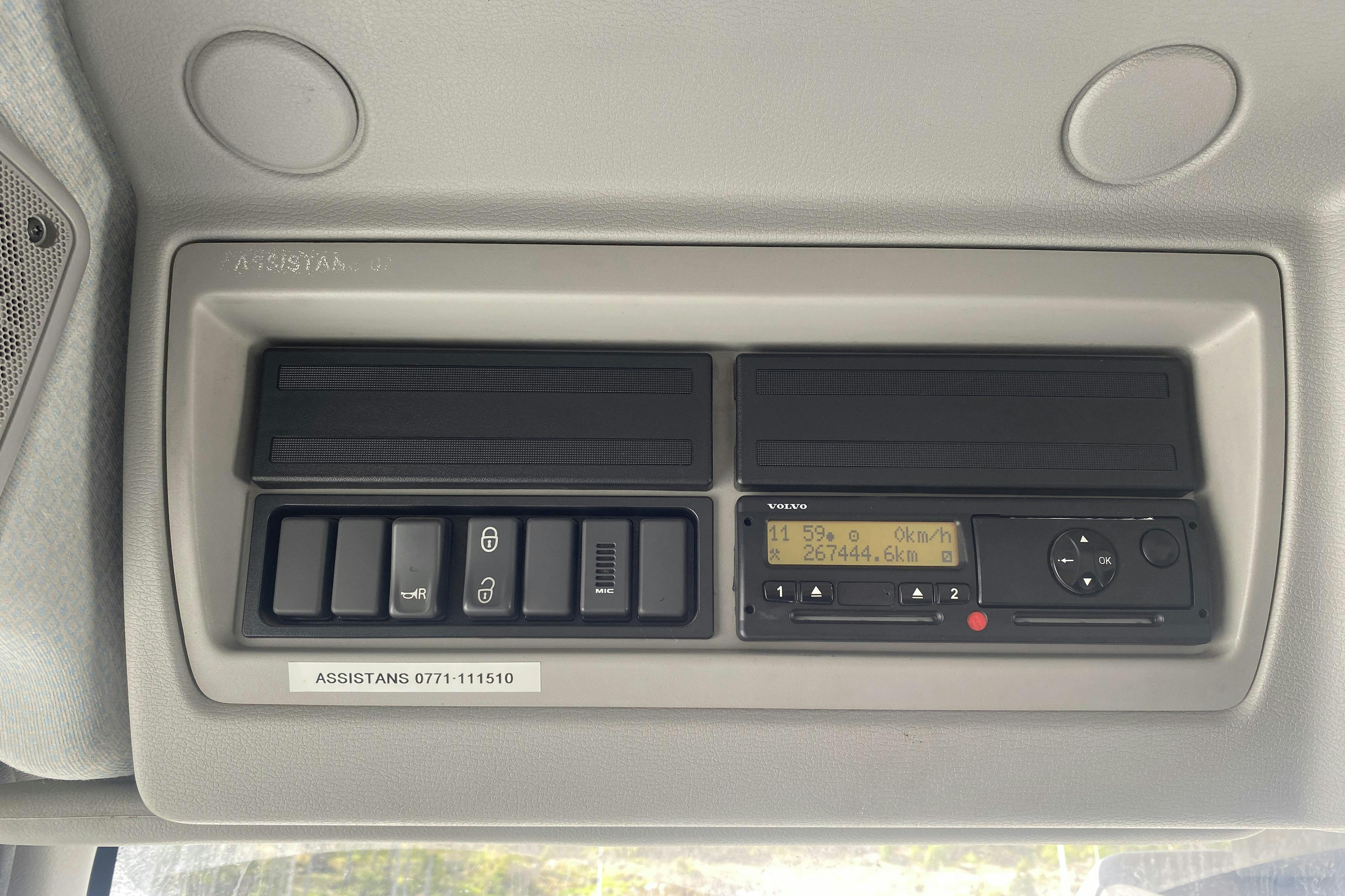 VOLVO FL240 - 267 444 km - Automat - vit - 2011
