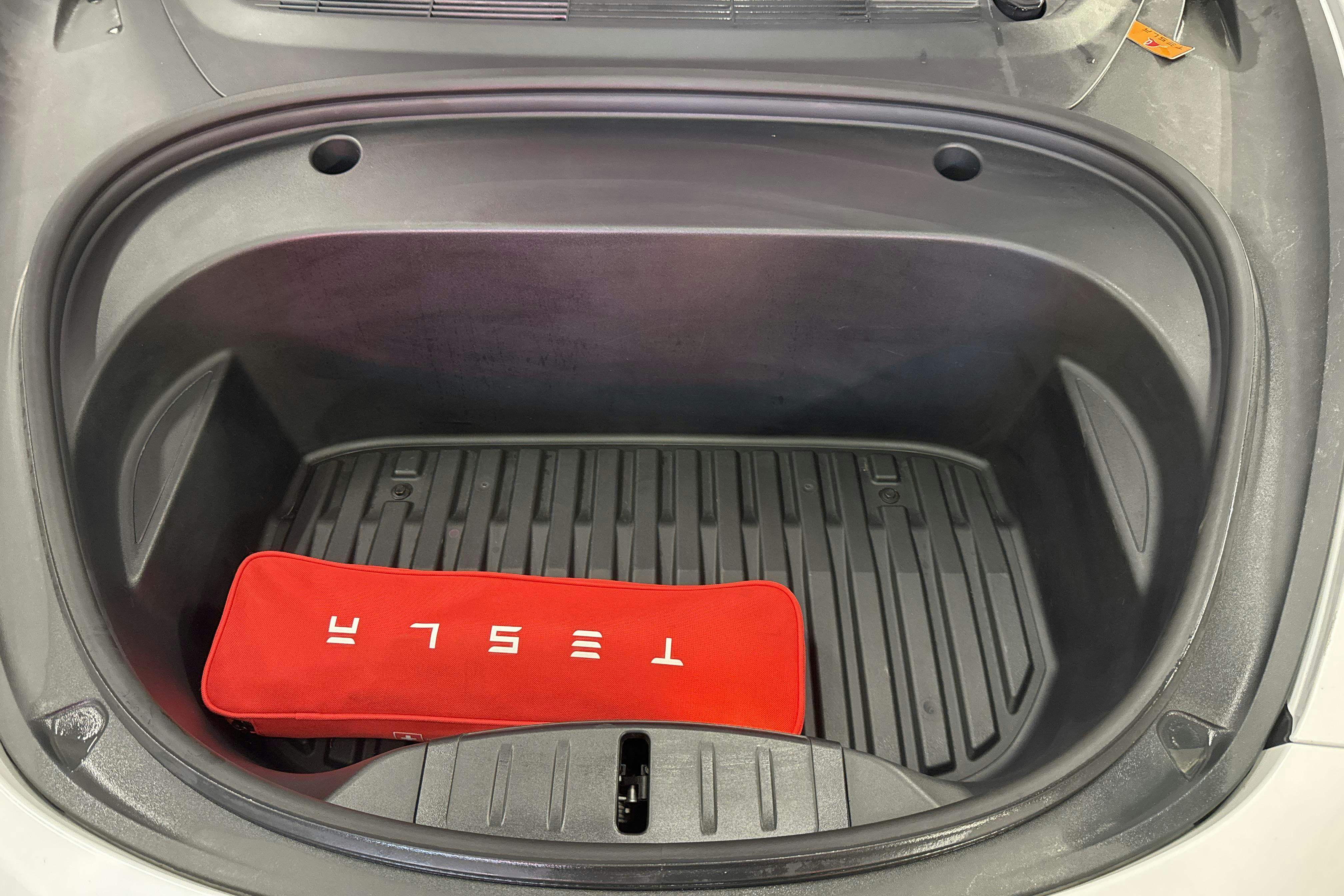 Tesla Model 3 Long Range Dual Motor AWD - 8 468 mil - Automat - vit - 2021