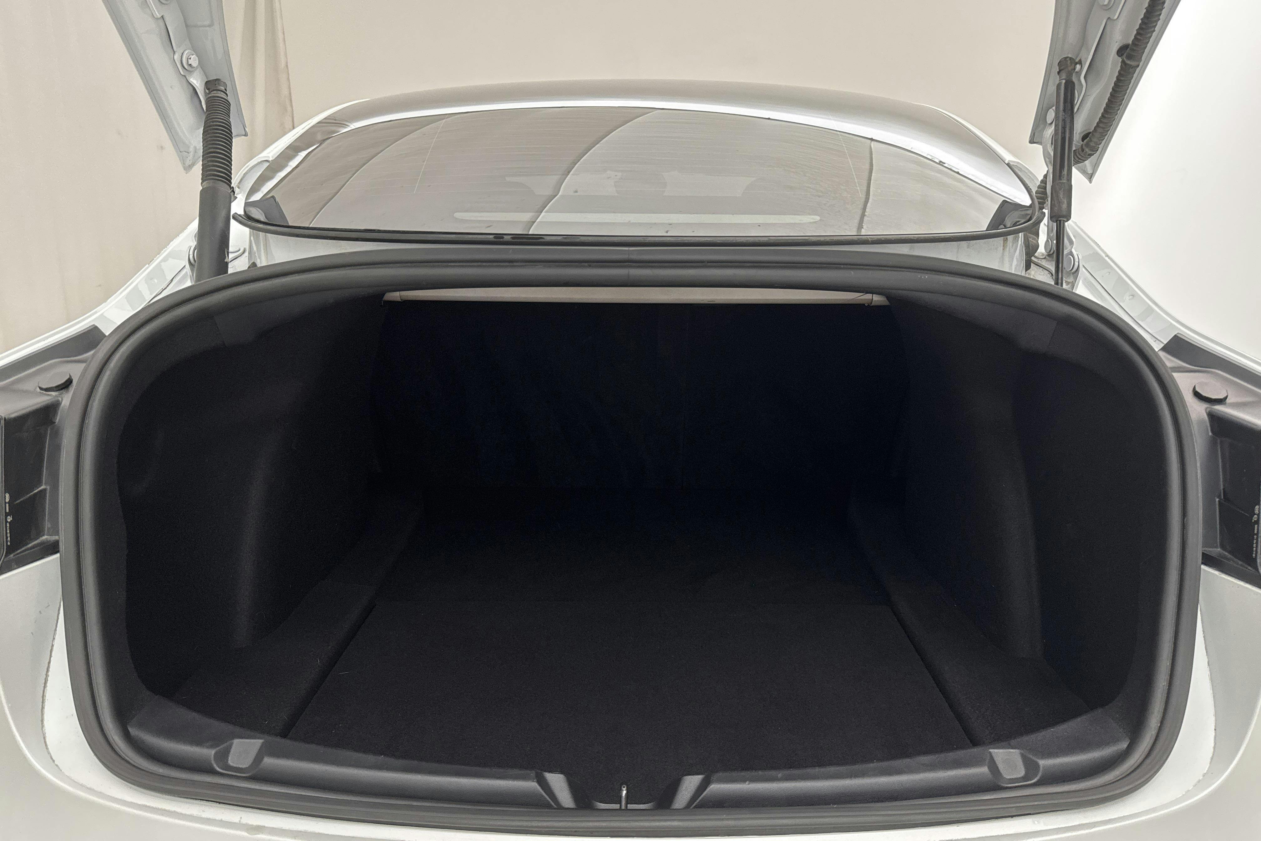 Tesla Model 3 Long Range Dual Motor AWD - 8 468 mil - Automat - vit - 2021