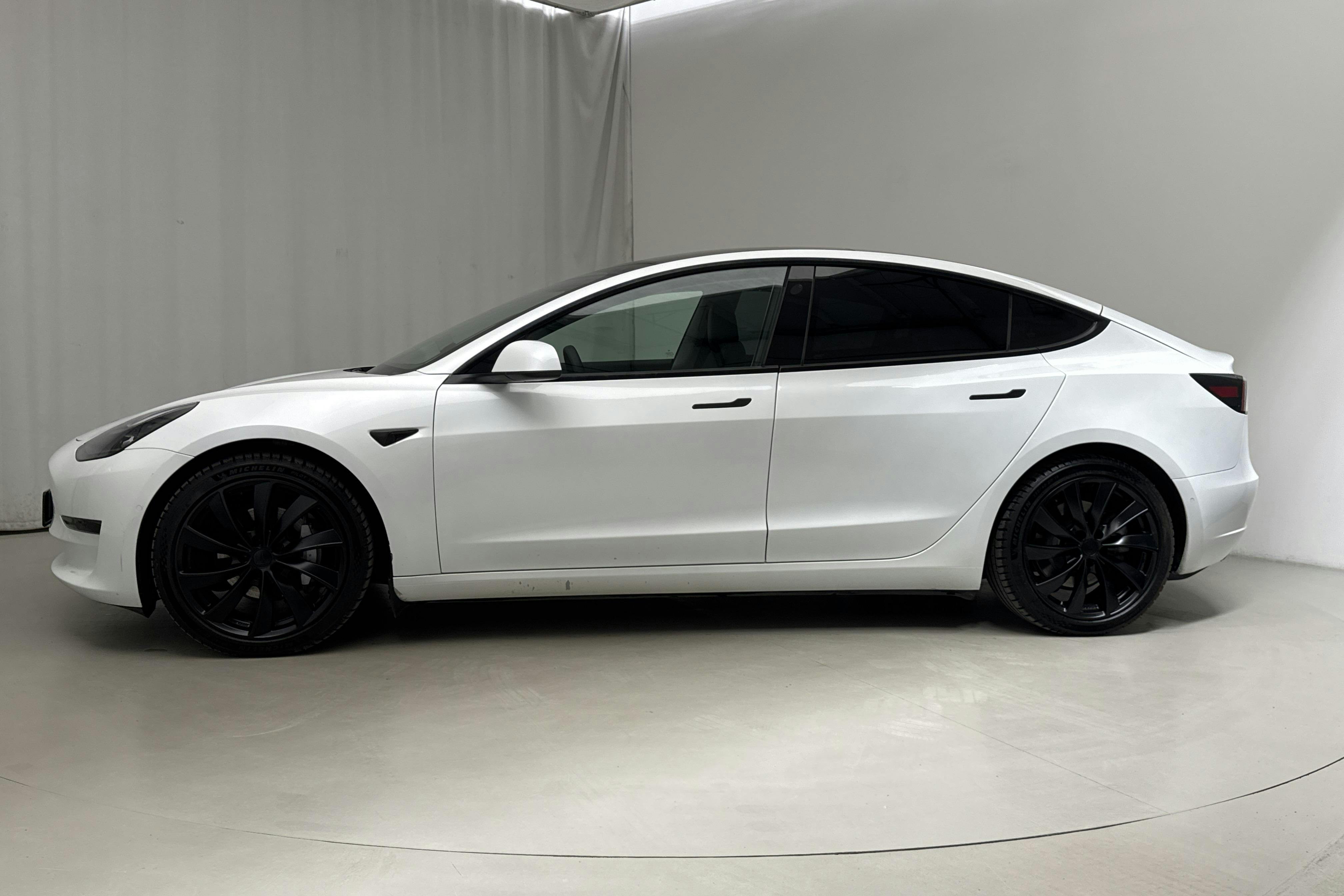 Tesla Model 3 Long Range Dual Motor AWD - 8 468 mil - Automat - vit - 2021