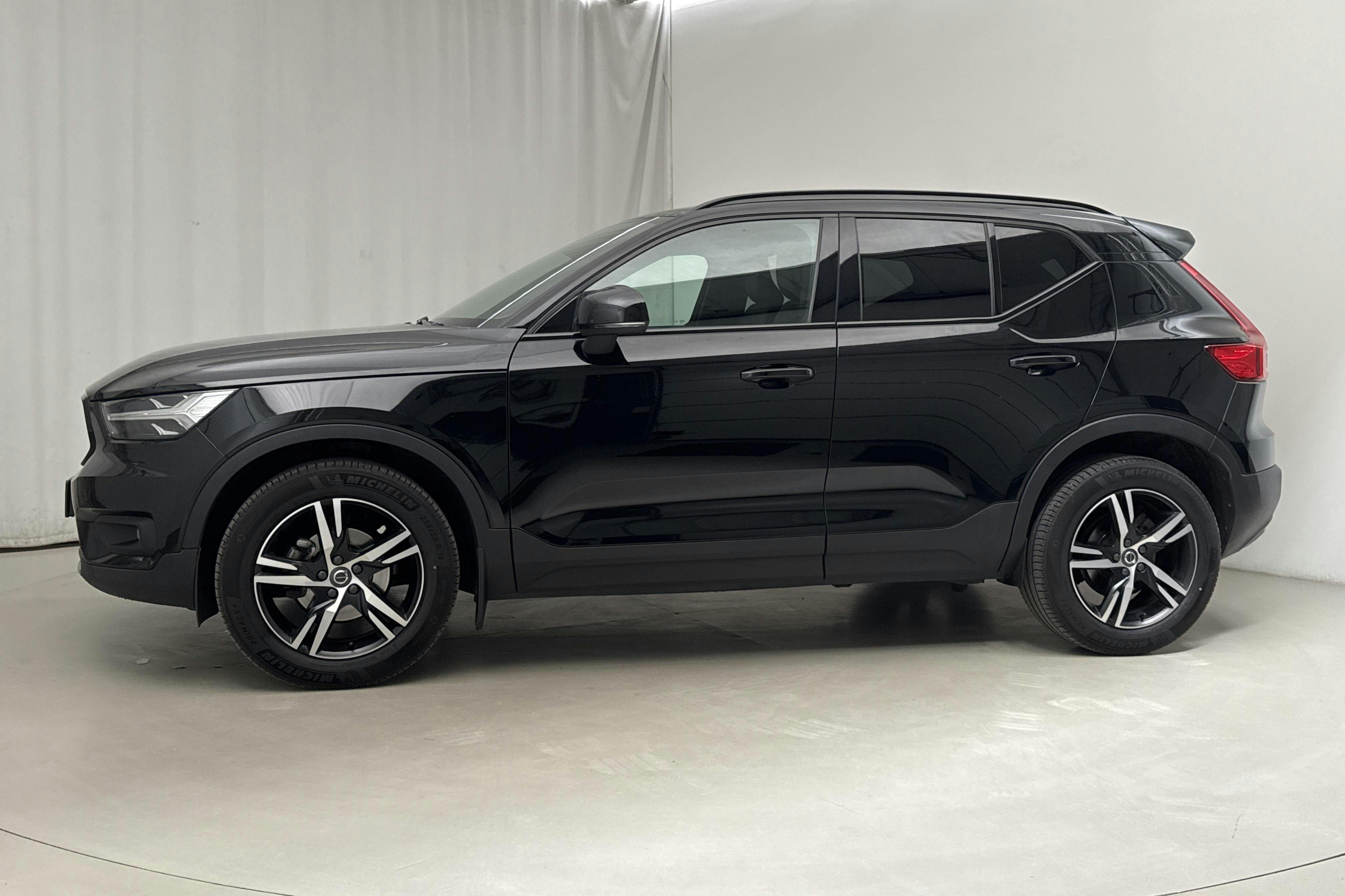 Volvo XC40 T2 2WD (129hk) - 8 394 mil - Automat - svart - 2021