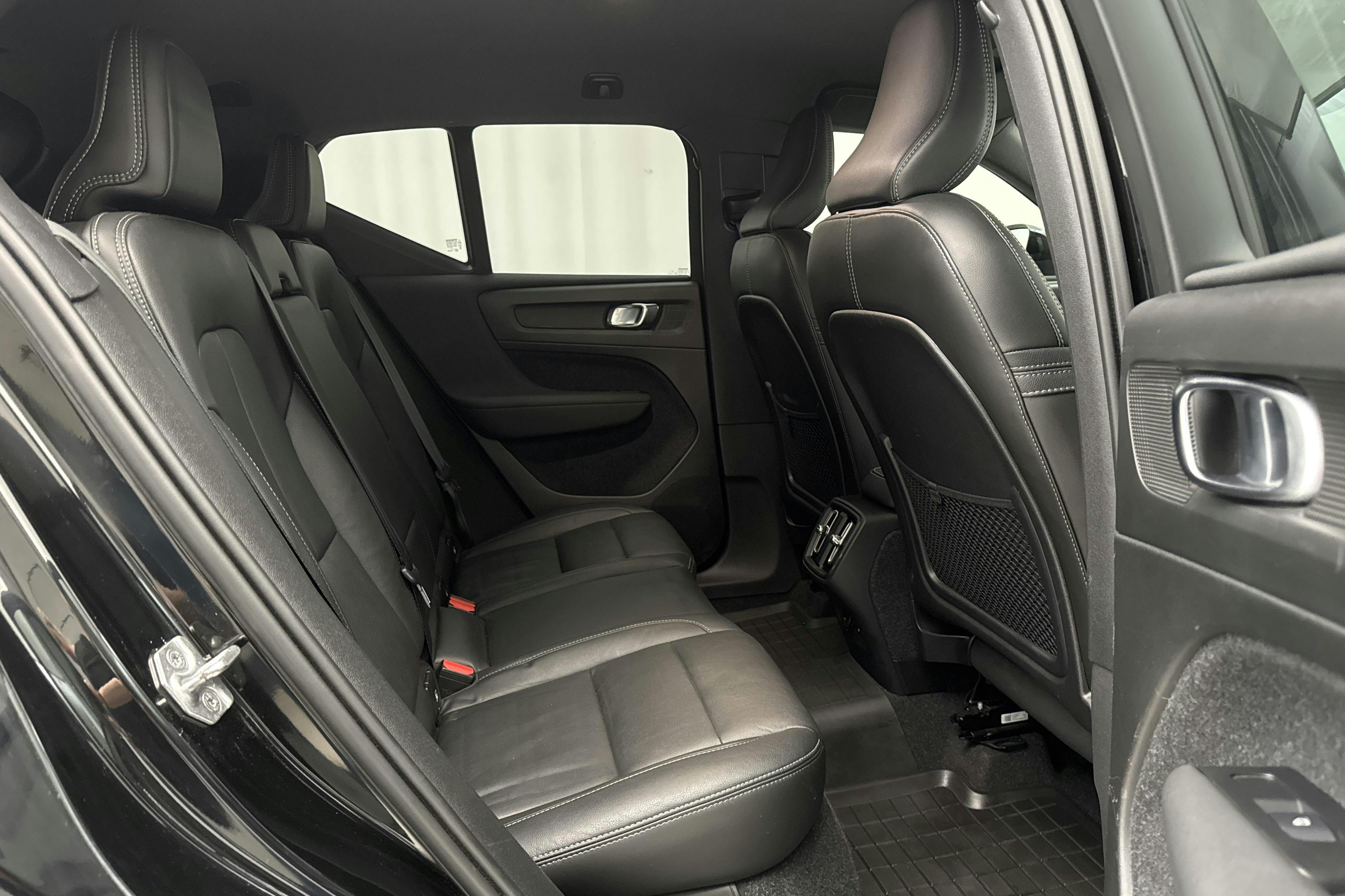 Volvo XC40 T2 2WD (129hk) - 8 394 mil - Automat - svart - 2021