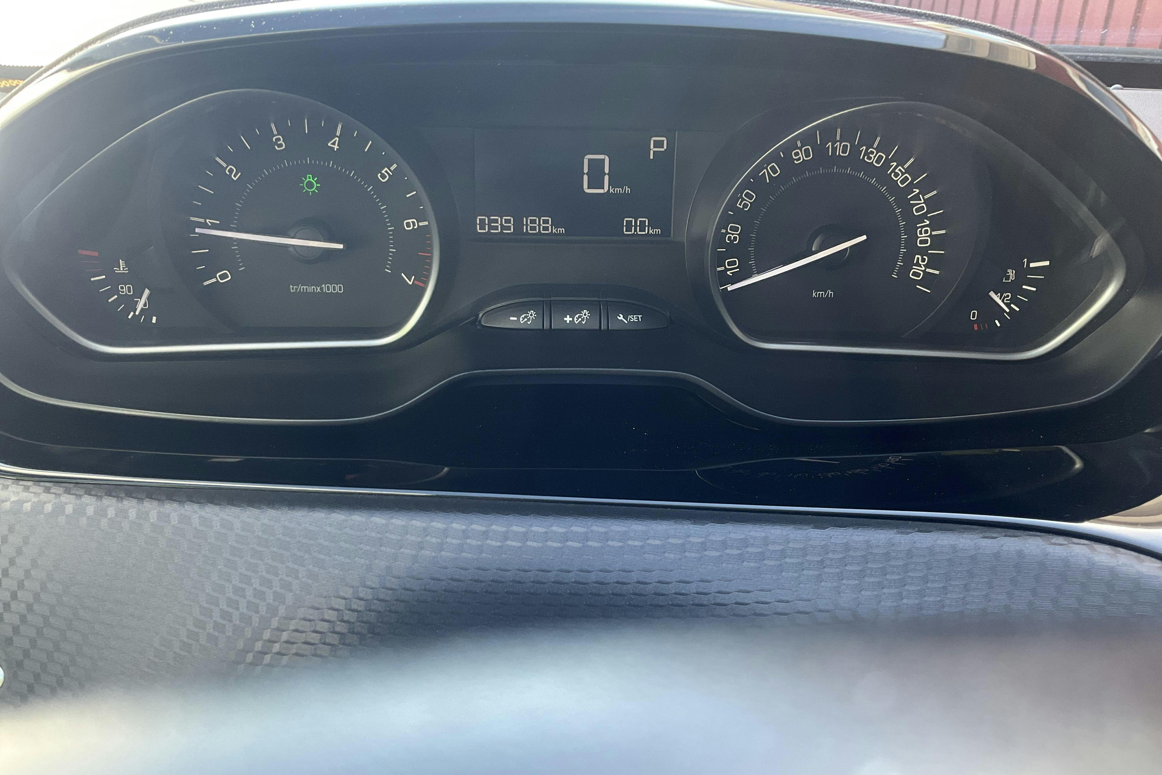 Peugeot 2008 1.2 PureTech (110hk) - 3 919 mil - Automat - 2018