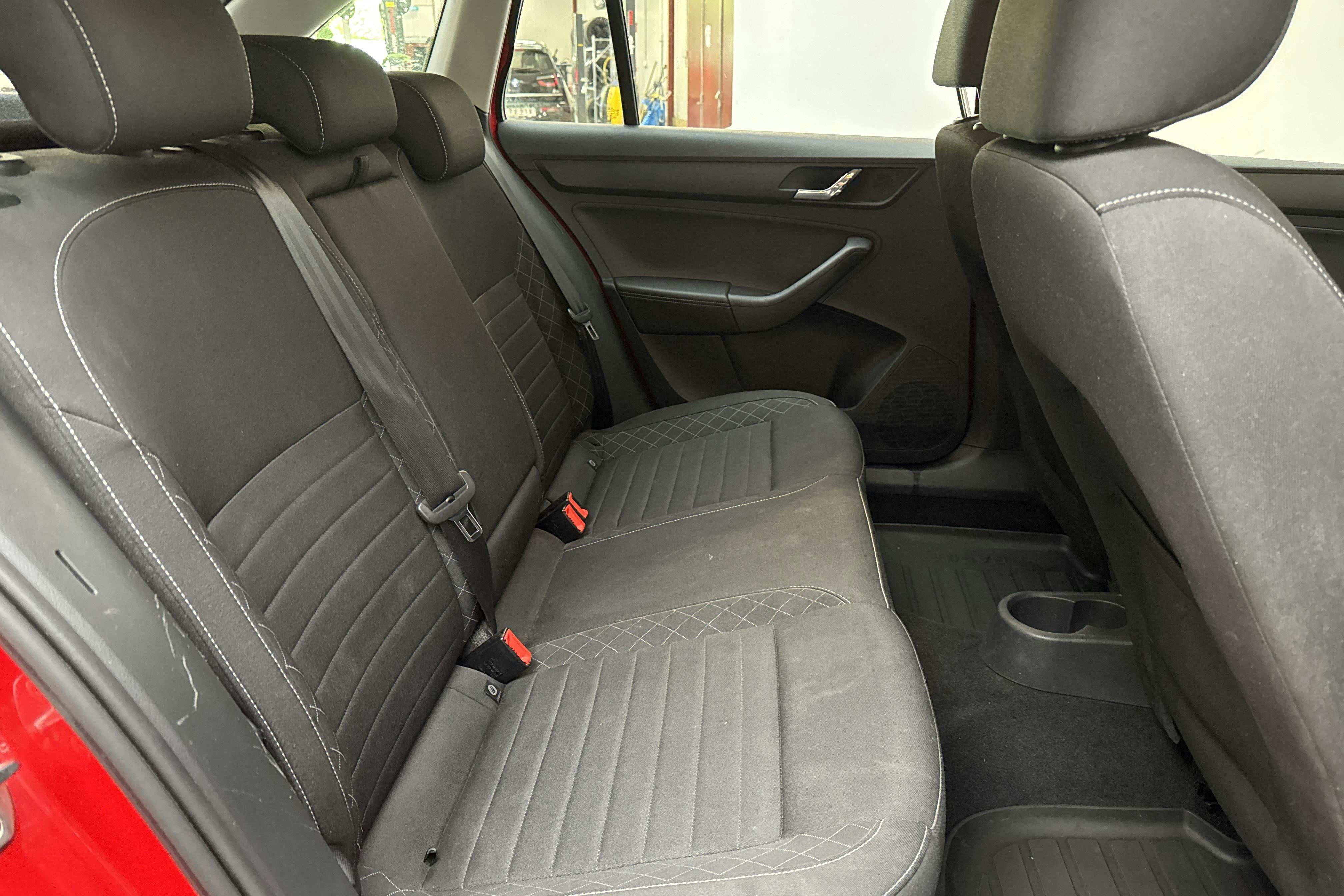 Skoda Rapid 1.2 TSI Spaceback (110hk) - 11 315 mil - Manuell - röd - 2017