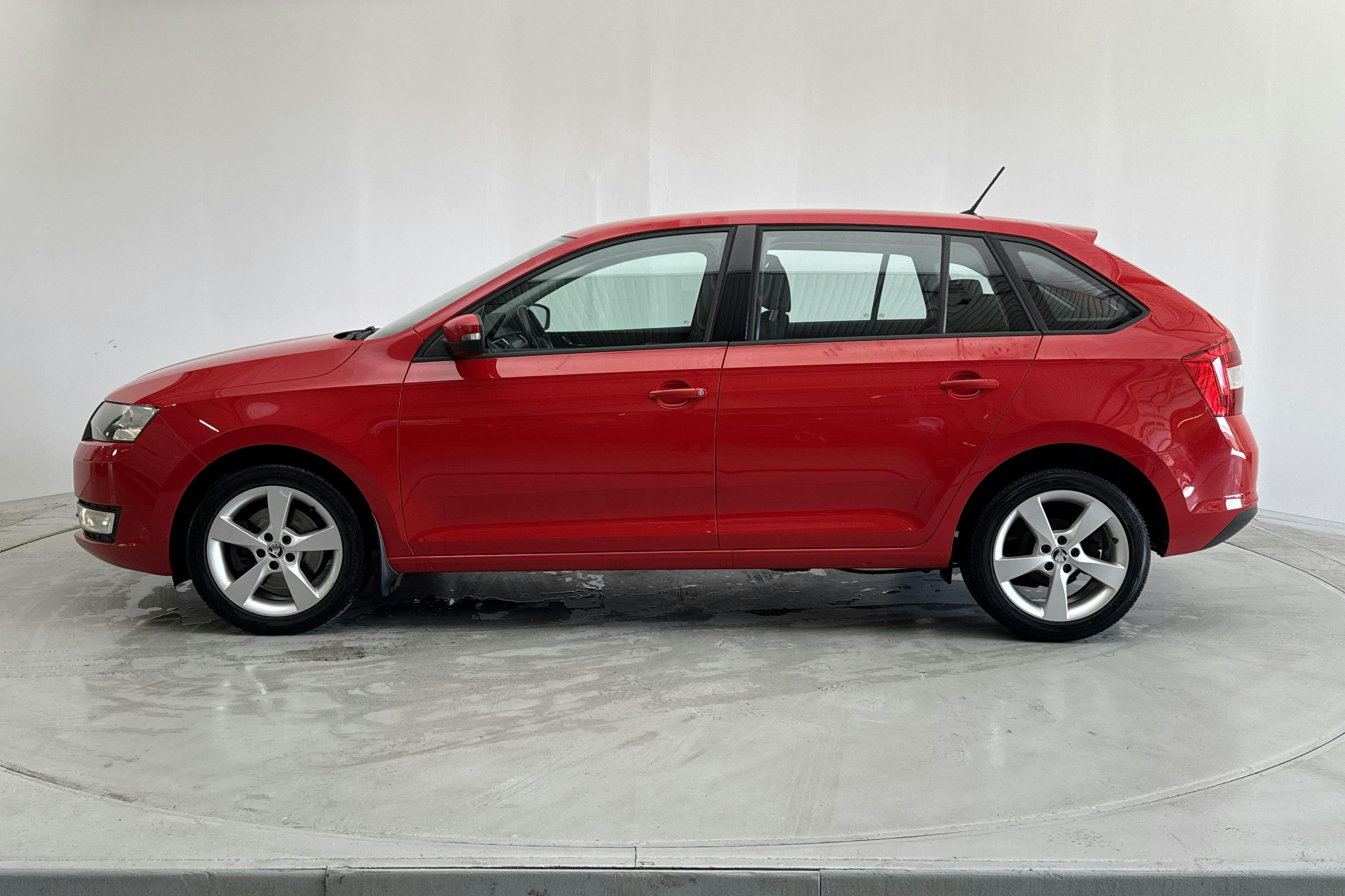 Skoda Rapid 1.2 TSI Spaceback (110hk) - 11 315 mil - Manuell - röd - 2017