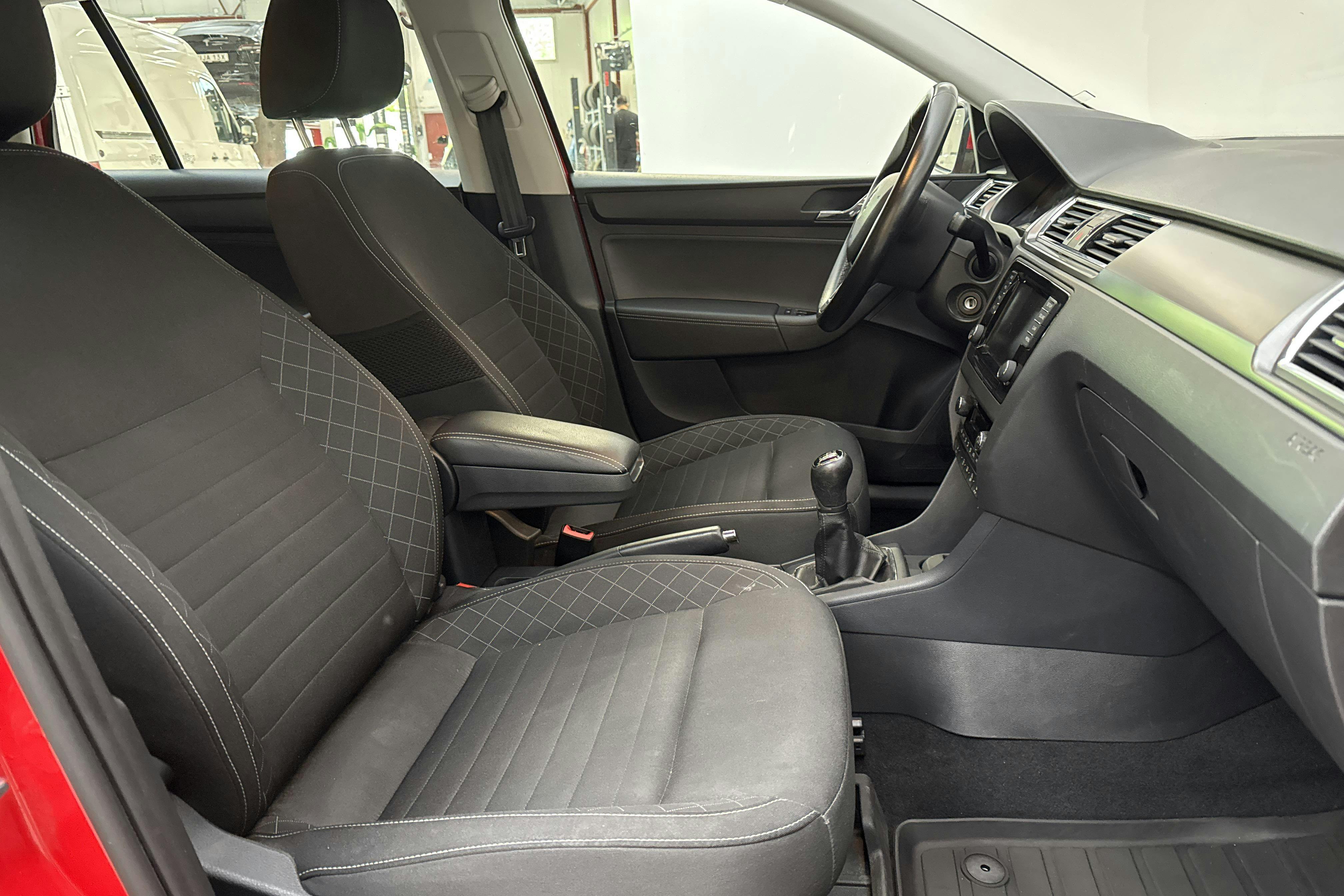 Skoda Rapid 1.2 TSI Spaceback (110hk) - 11 315 mil - Manuell - röd - 2017