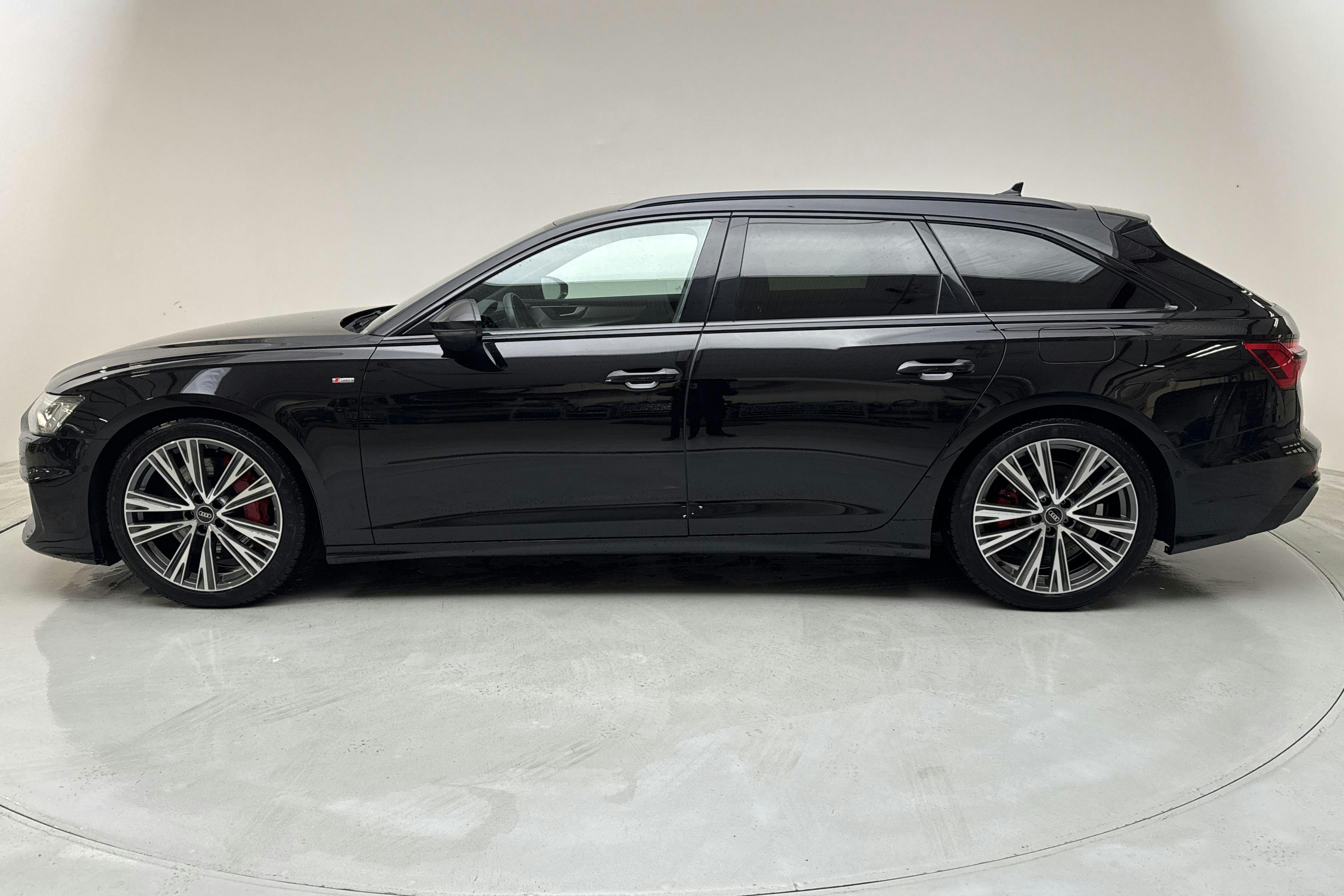 Audi A6 Avant 55 TFSI e quattro (367hk) - 15 947 mil - Automat - svart - 2022