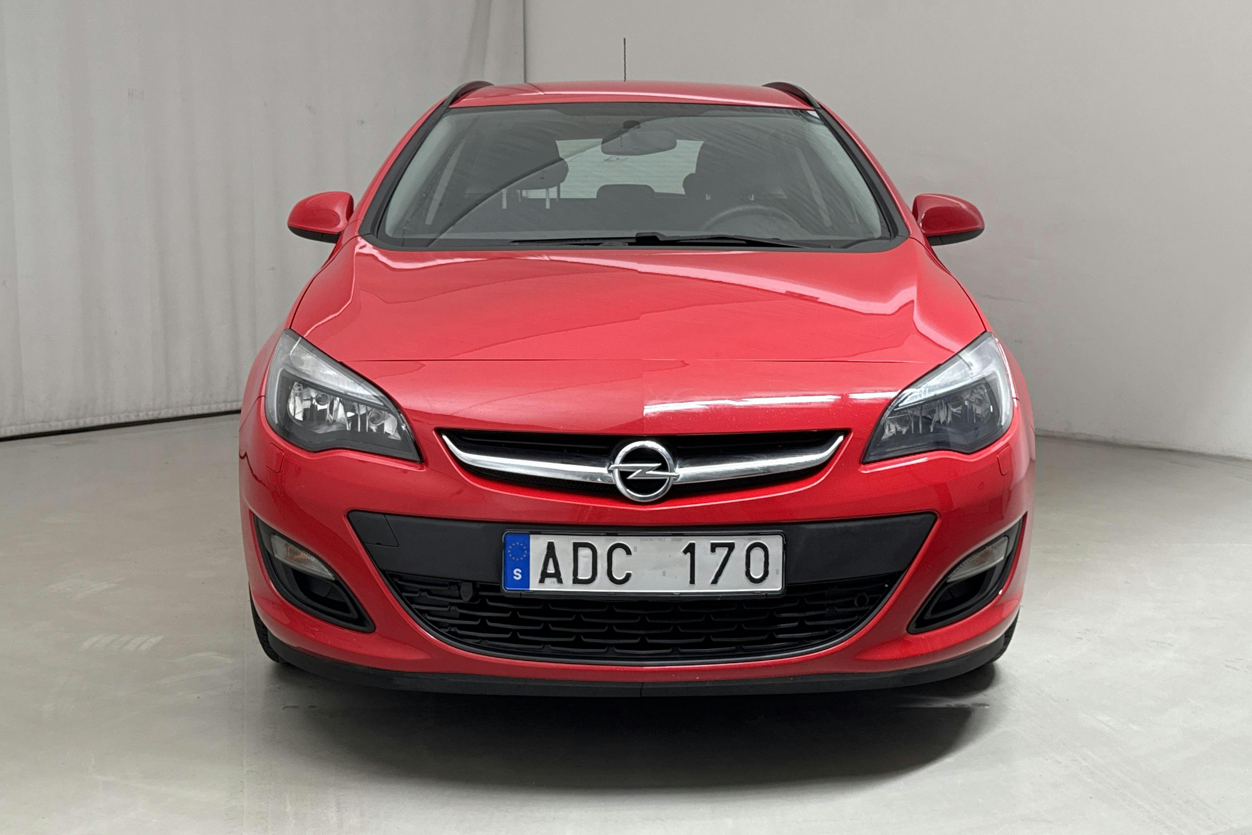 Opel Astra 1.6 ECOTEC Sports Tourer (115hk) - 7 194 mil - Manuell - röd - 2014