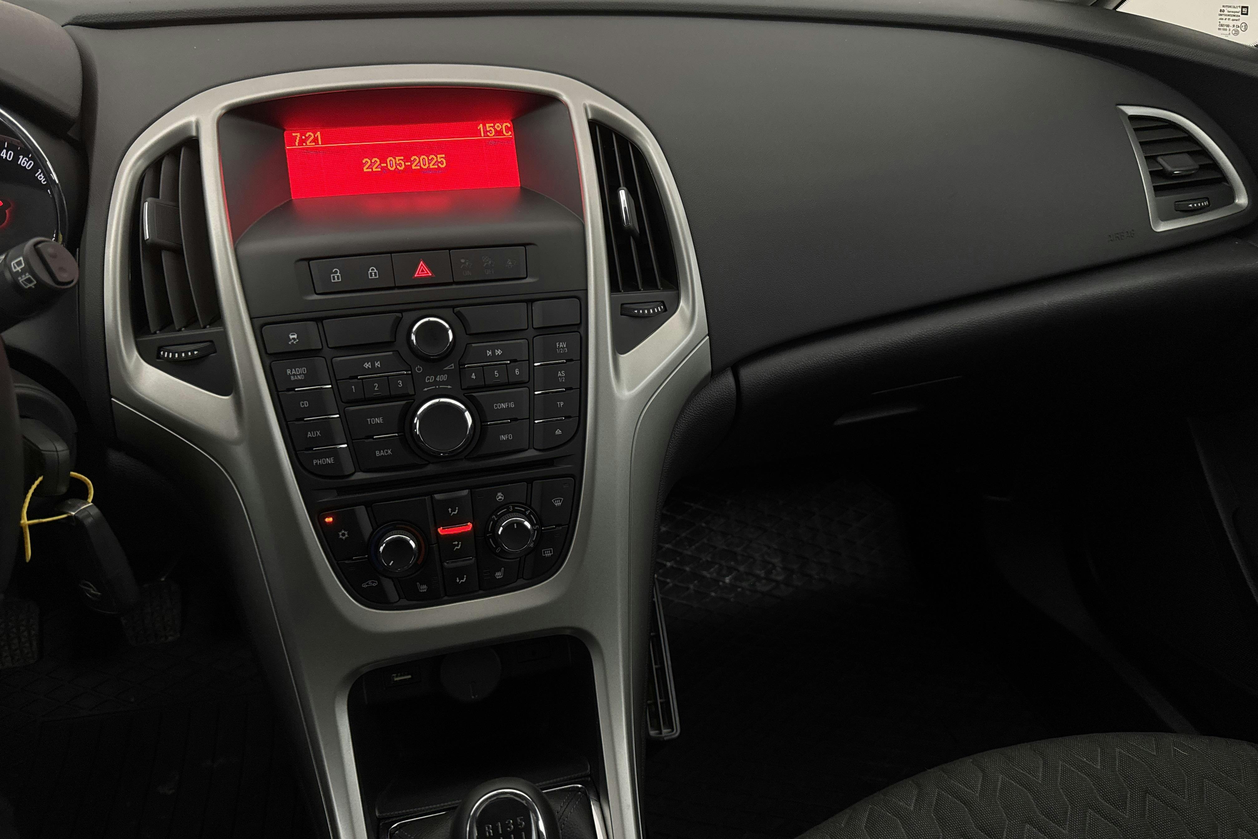 Opel Astra 1.6 ECOTEC Sports Tourer (115hk) - 7 194 mil - Manuell - röd - 2014