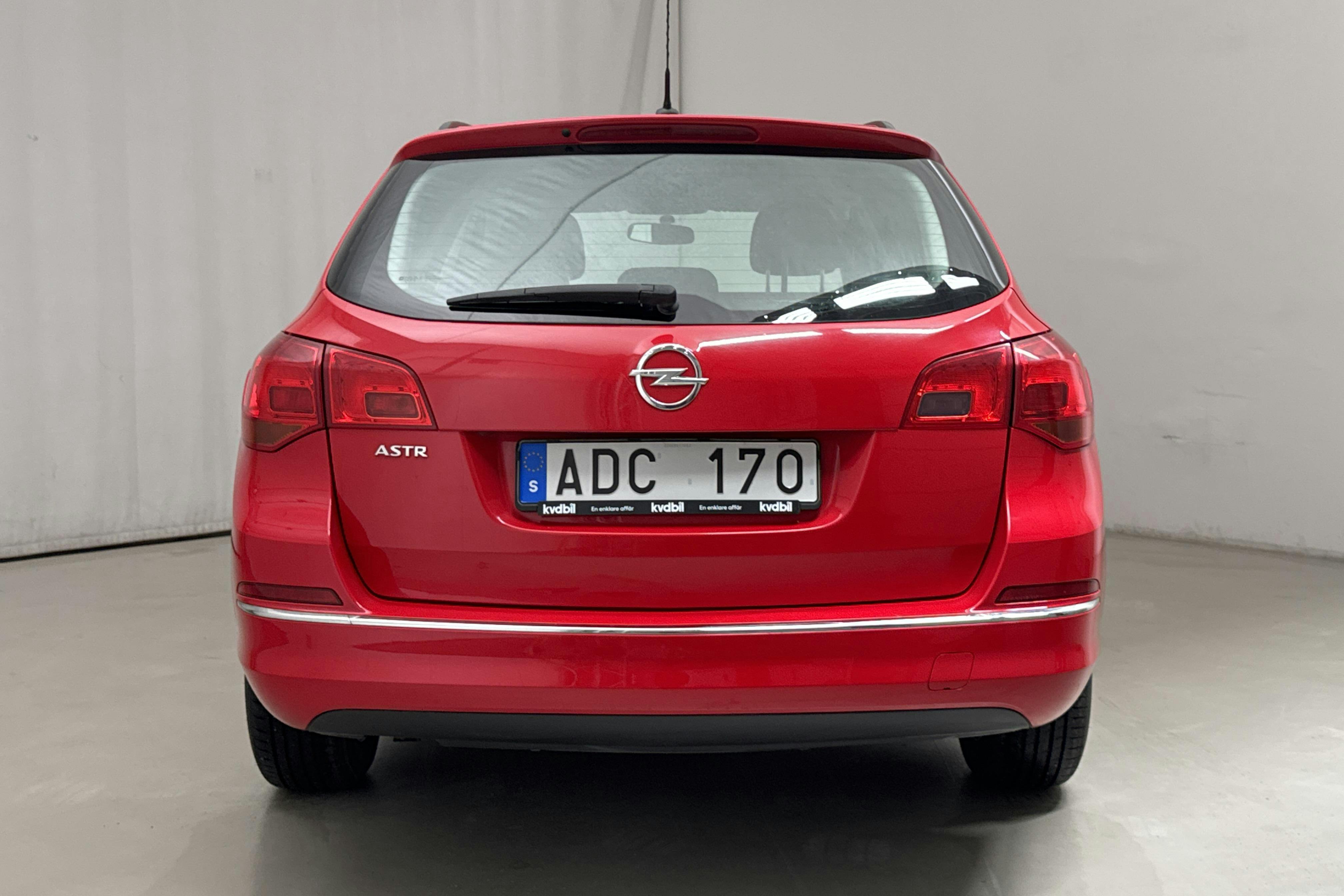 Opel Astra 1.6 ECOTEC Sports Tourer (115hk) - 7 194 mil - Manuell - röd - 2014
