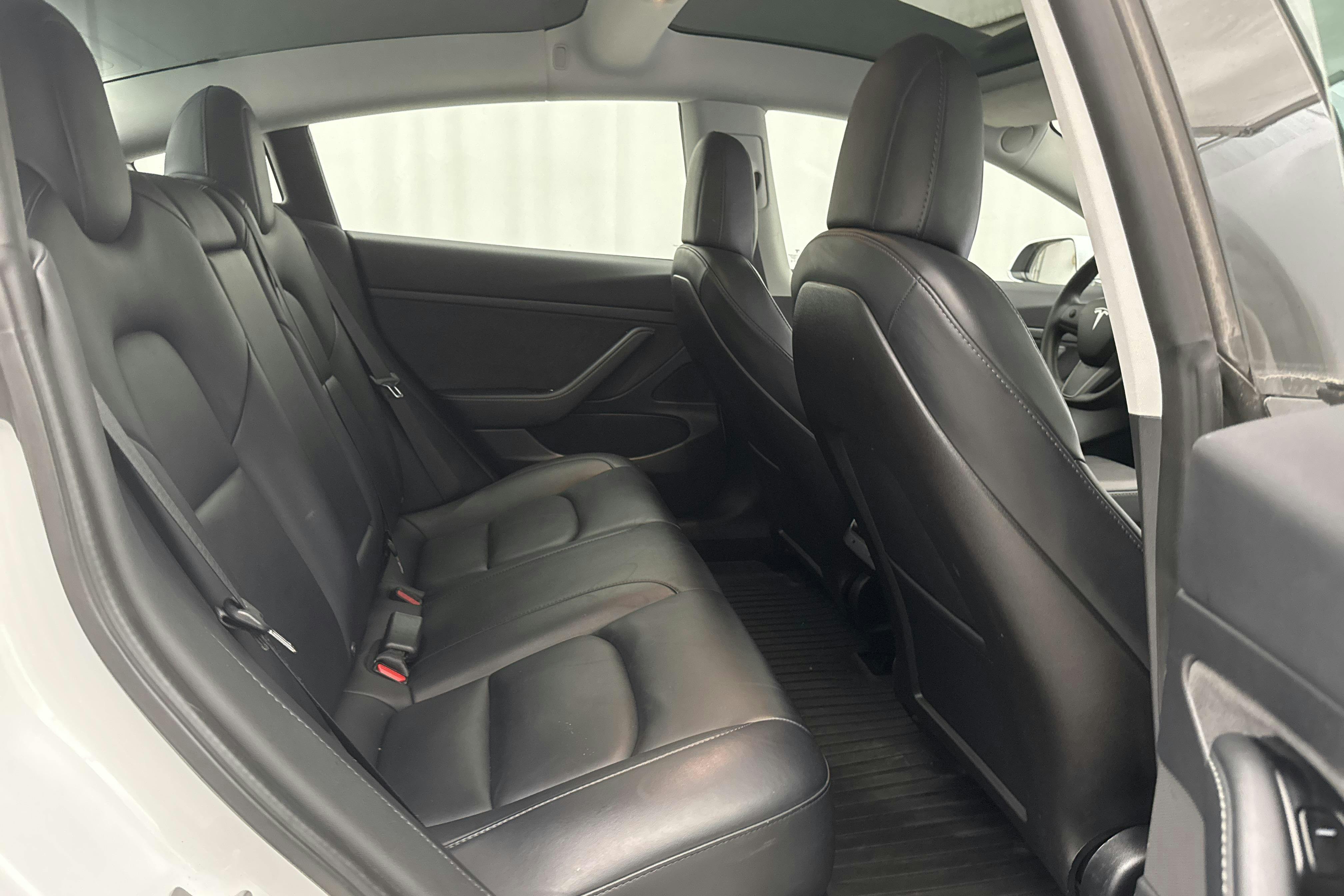 Tesla Model 3 Standard Range RWD - 11 856 mil - Automat - vit - 2020