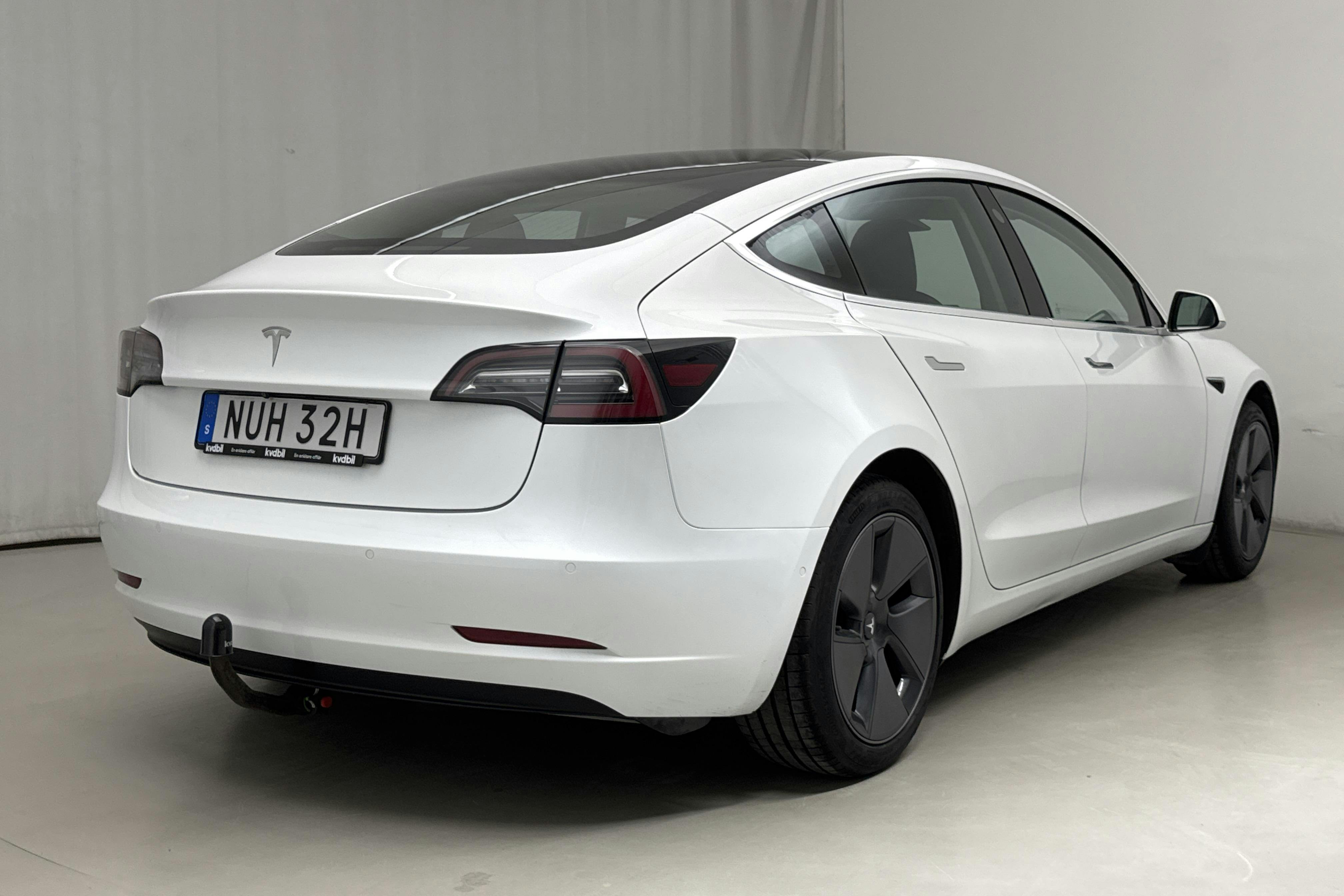 Tesla Model 3 Standard Range RWD - 11 856 mil - Automat - vit - 2020
