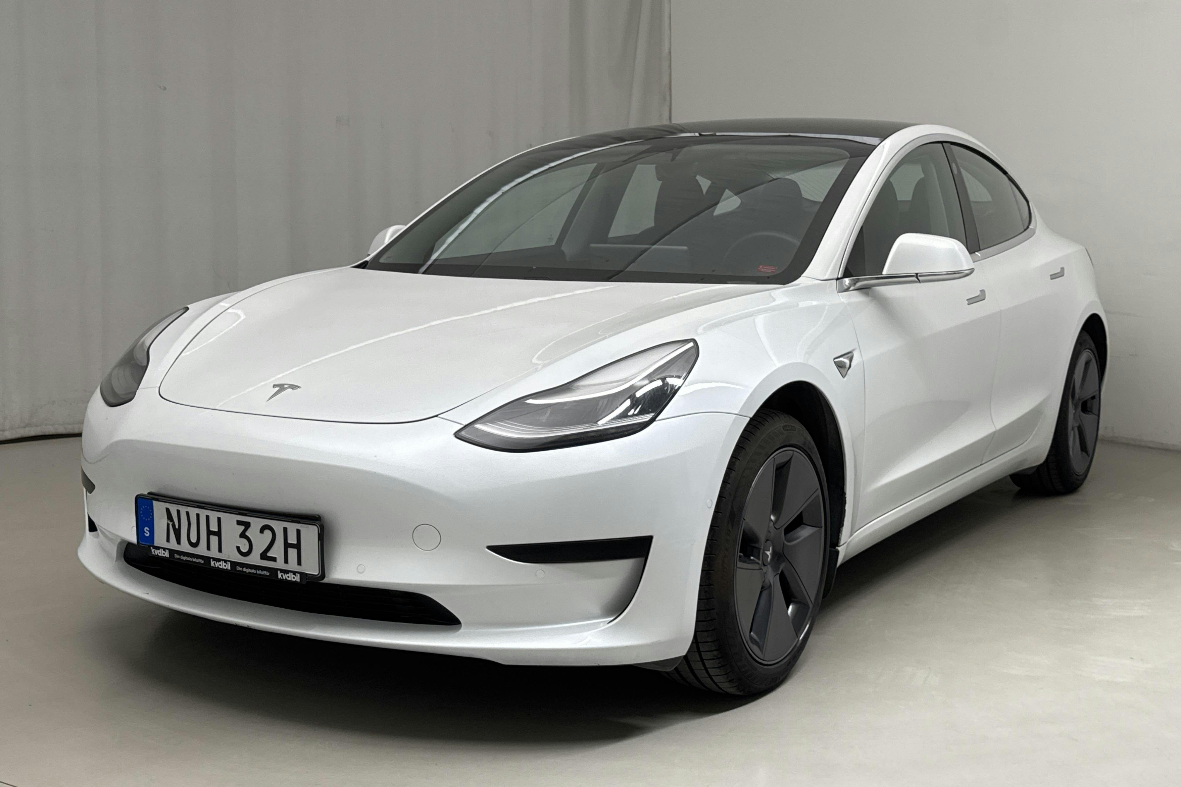 Tesla Model 3 Standard Range RWD - 11 856 mil - Automat - vit - 2020