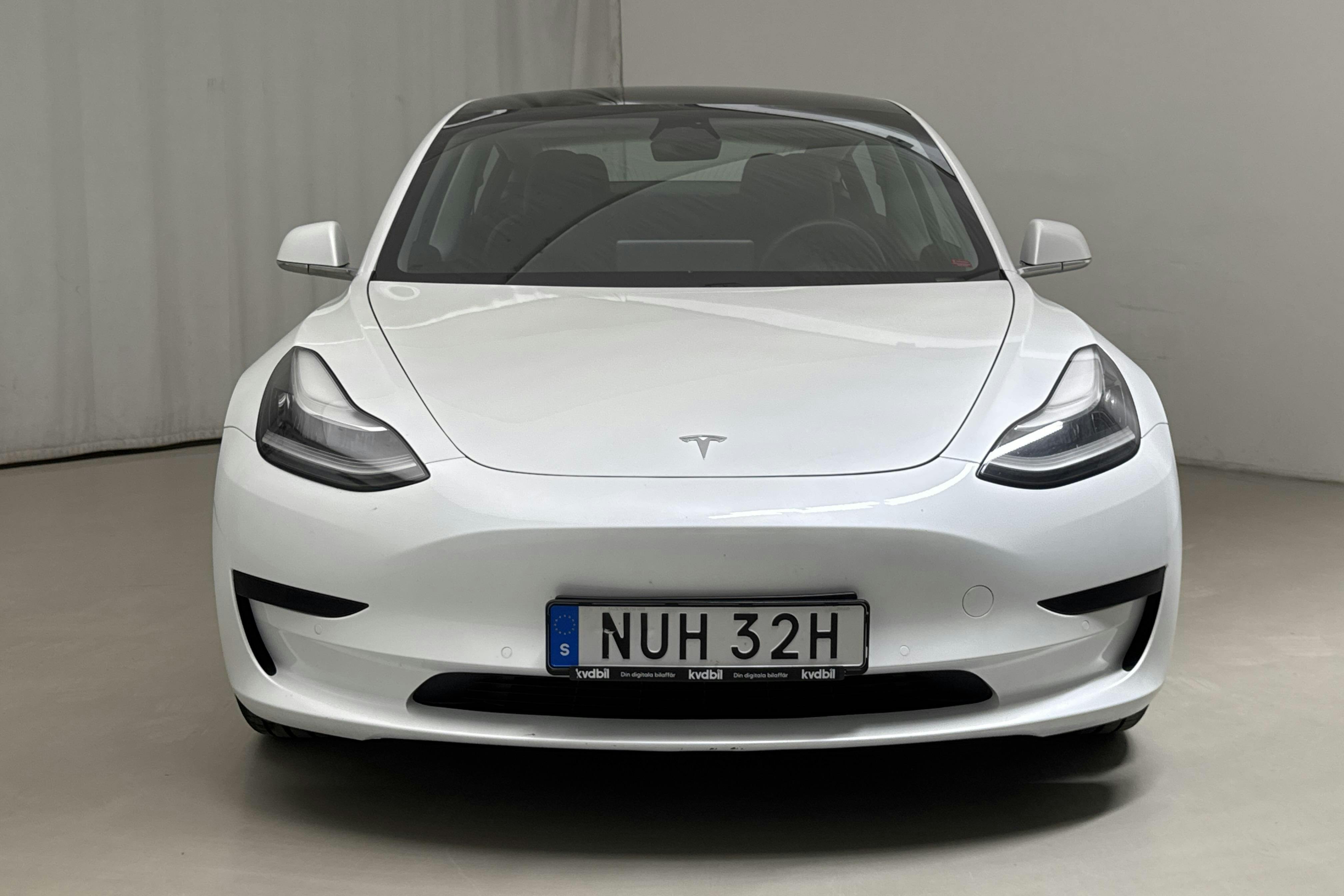 Tesla Model 3 Standard Range RWD - 11 856 mil - Automat - vit - 2020
