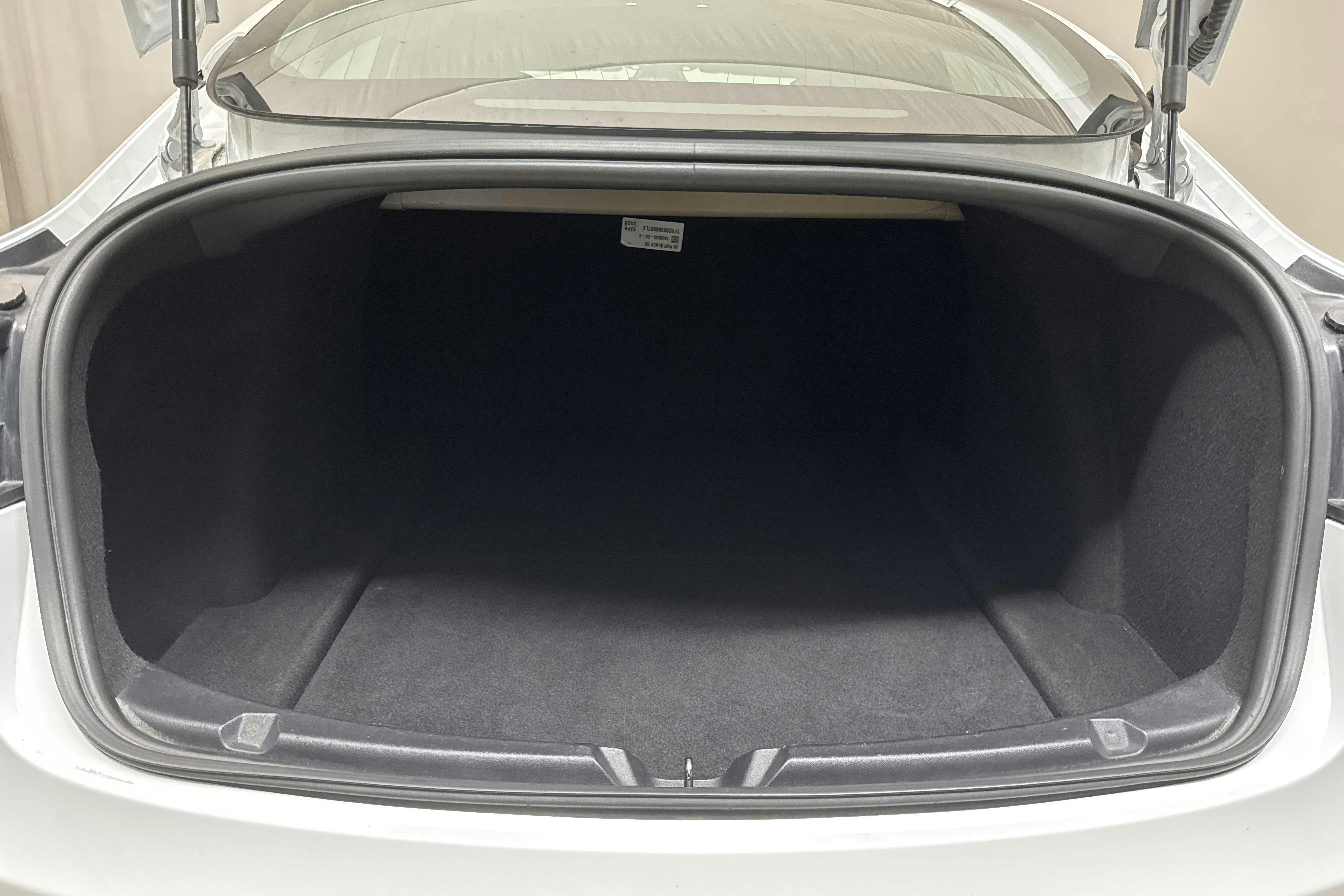 Tesla Model 3 Standard Range RWD - 11 856 mil - Automat - vit - 2020