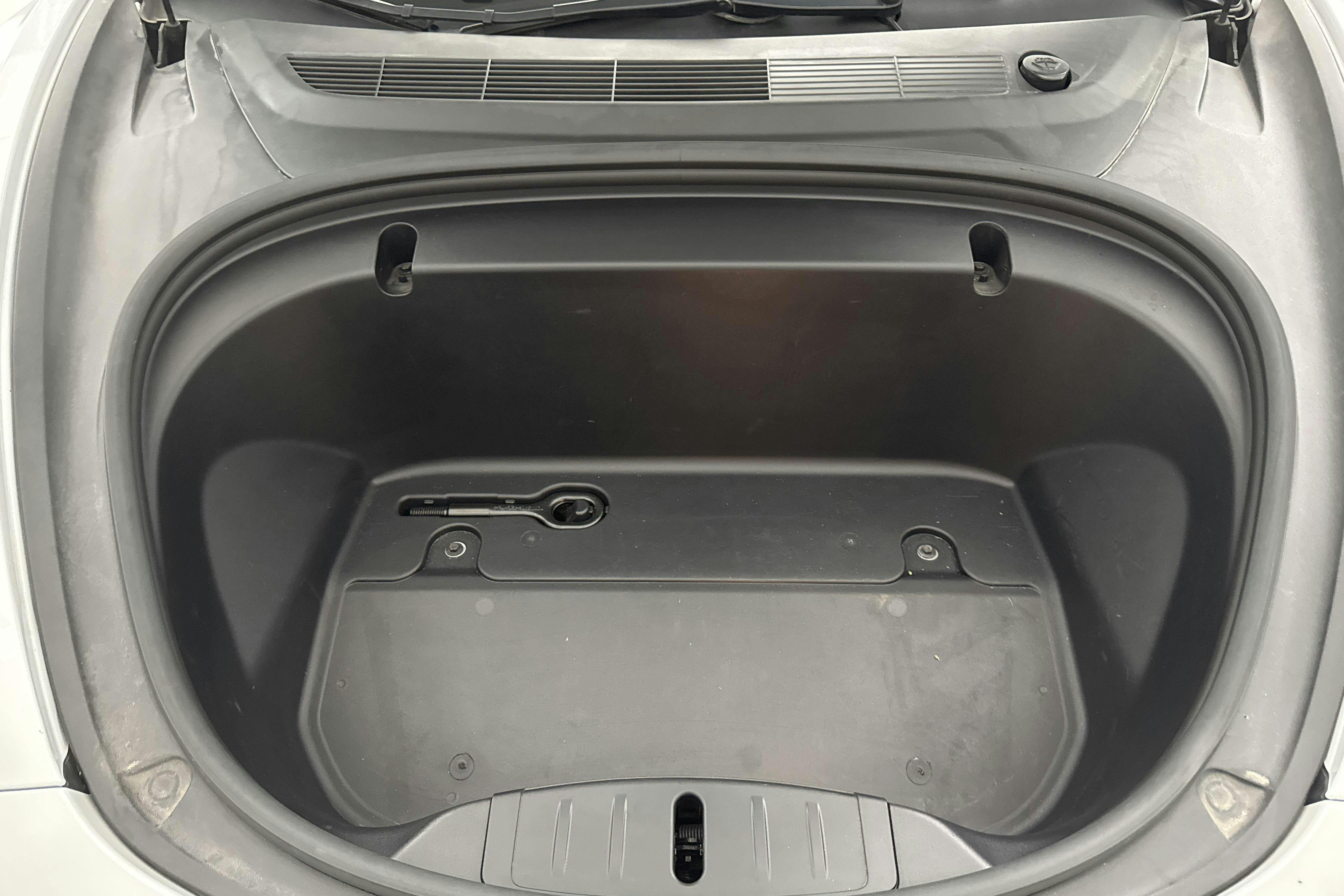 Tesla Model 3 Standard Range RWD - 11 856 mil - Automat - vit - 2020