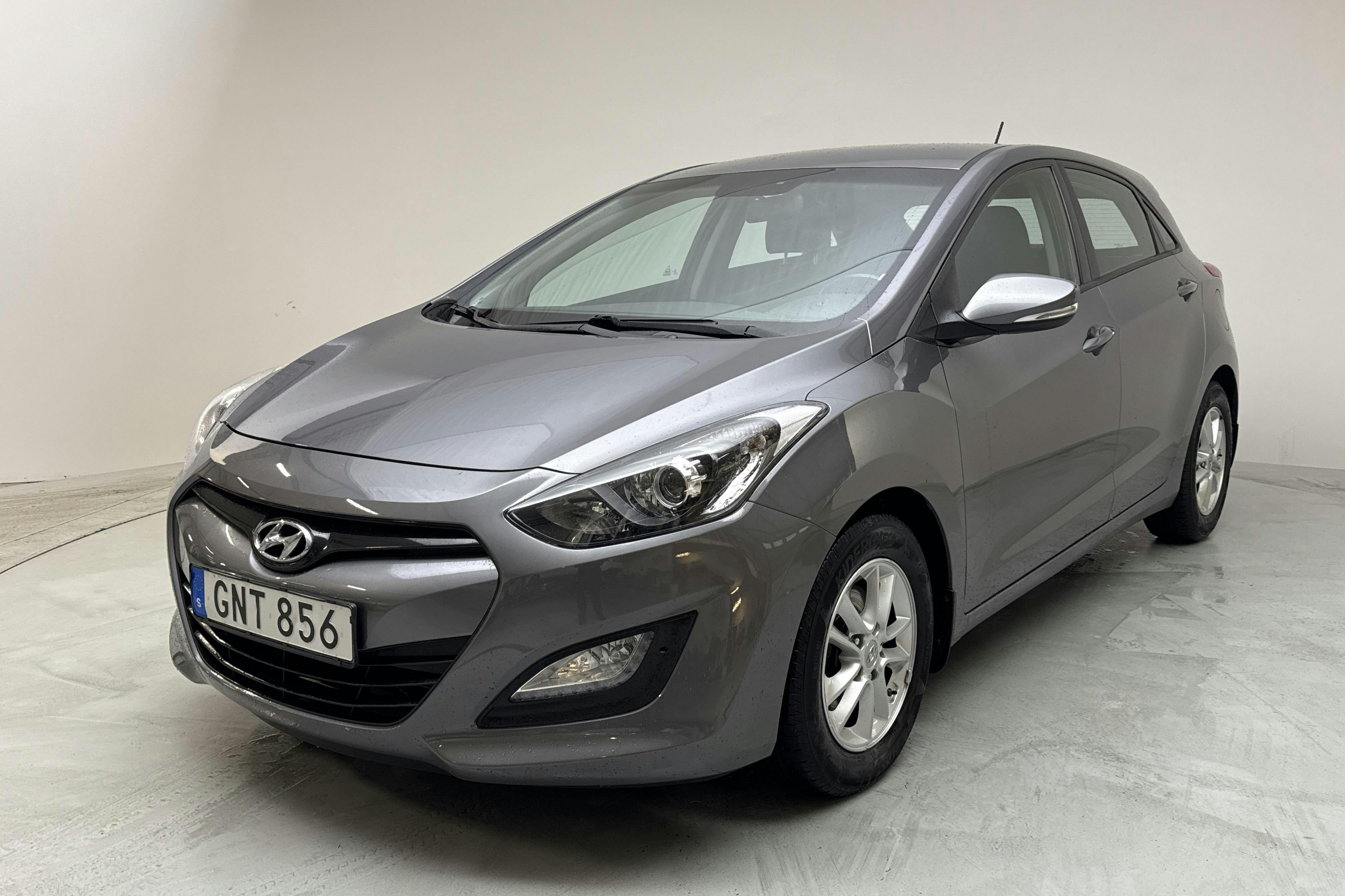 Hyundai i30 1.6 CRDi 5dr (110hk) - 13 836 mil - Automat - grå - 2014