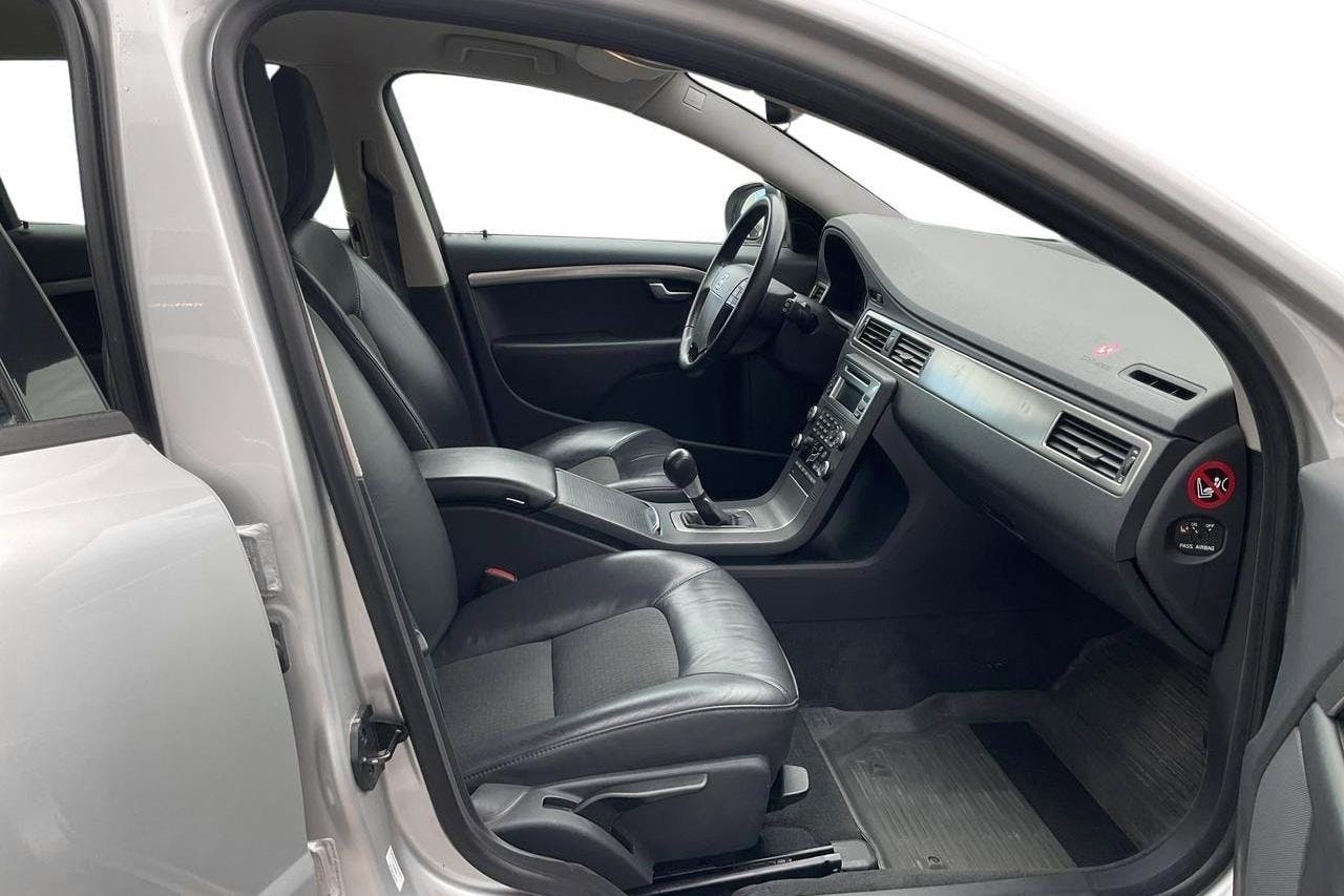 Volvo V70 II 2.5FT (200hk) - 17 871 mil - Manuell - Light Grey - 2009