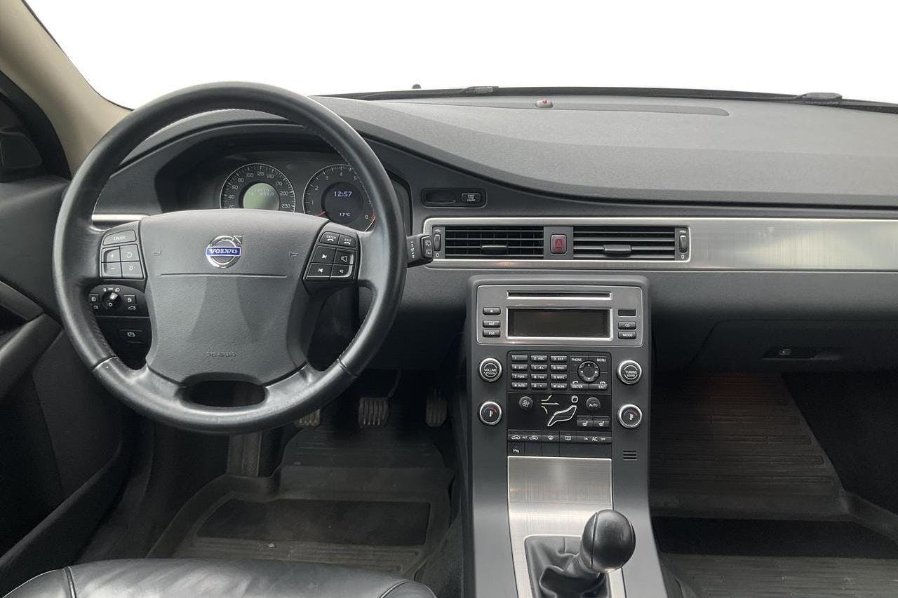 Volvo V70 II 2.5FT (200hk) - 17 871 mil - Manuell - Light Grey - 2009