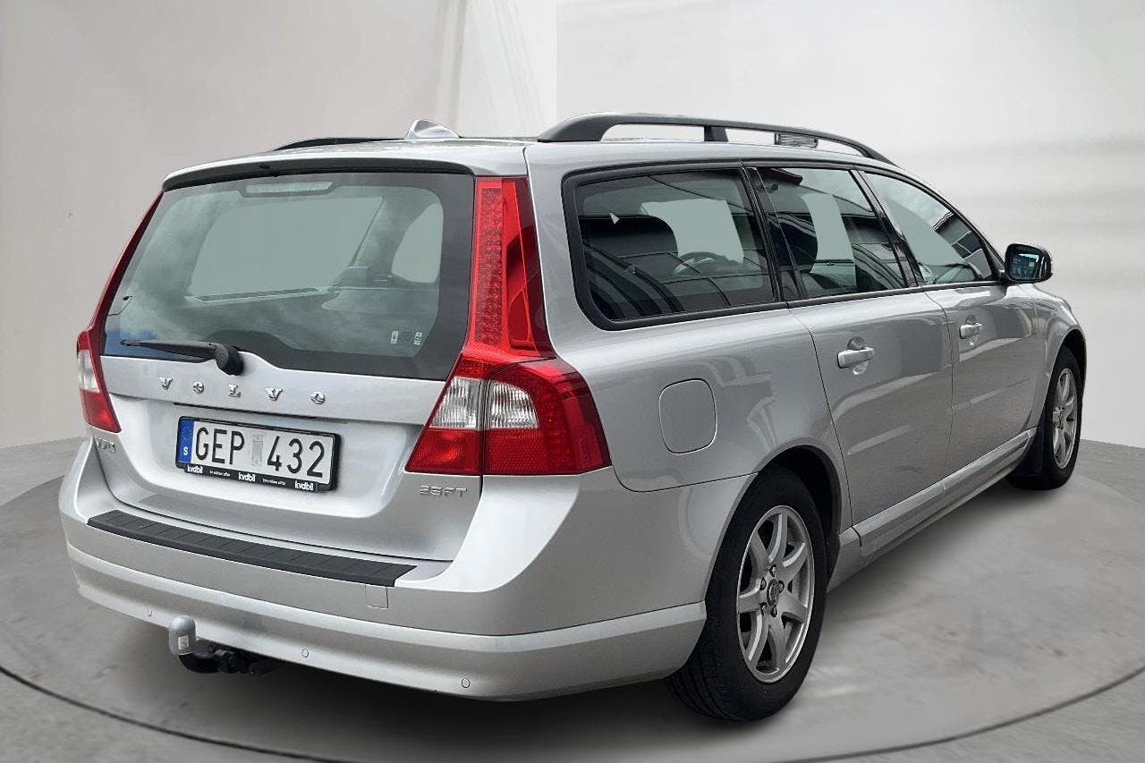Volvo V70 II 2.5FT (200hk) - 17 871 mil - Manuell - Light Grey - 2009