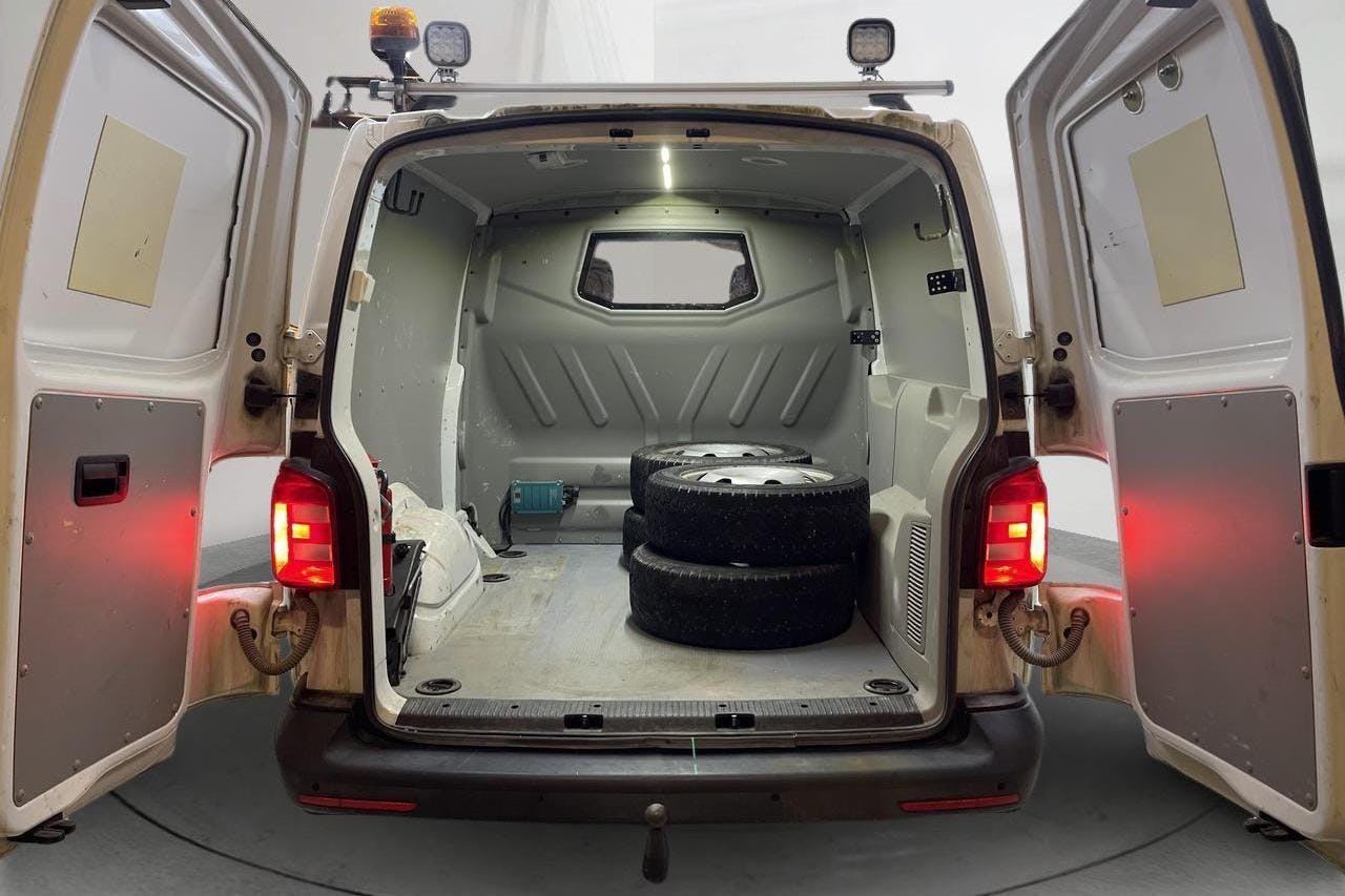 VW Transporter T6 2.0 TDI BMT Skåp 4MOTION (150hk) - 17 833 mil - Manuell - vit - 2019