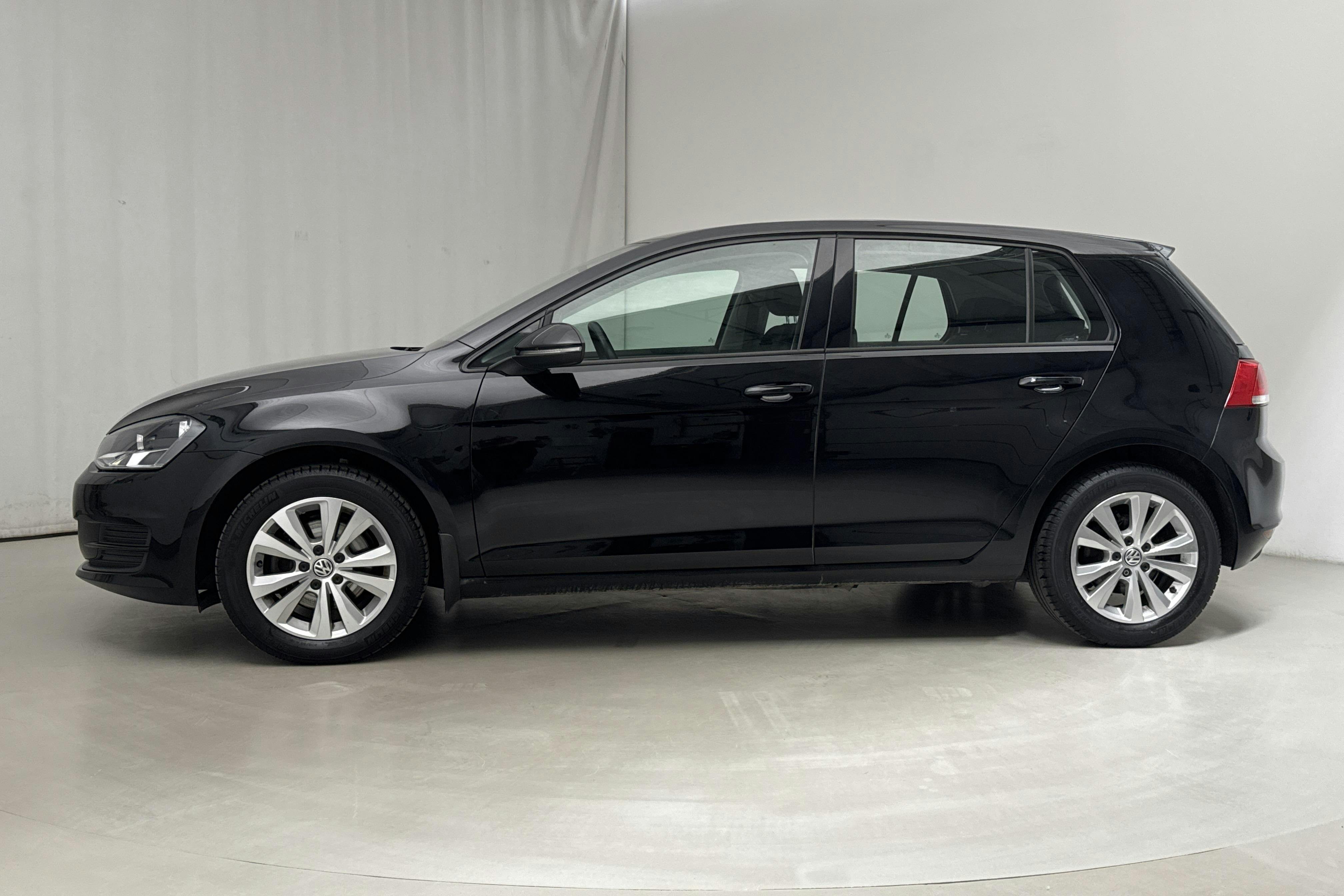 VW Golf VII 1.2 TSI 5dr (105hk) - 9 262 mil - Manuell - svart - 2014