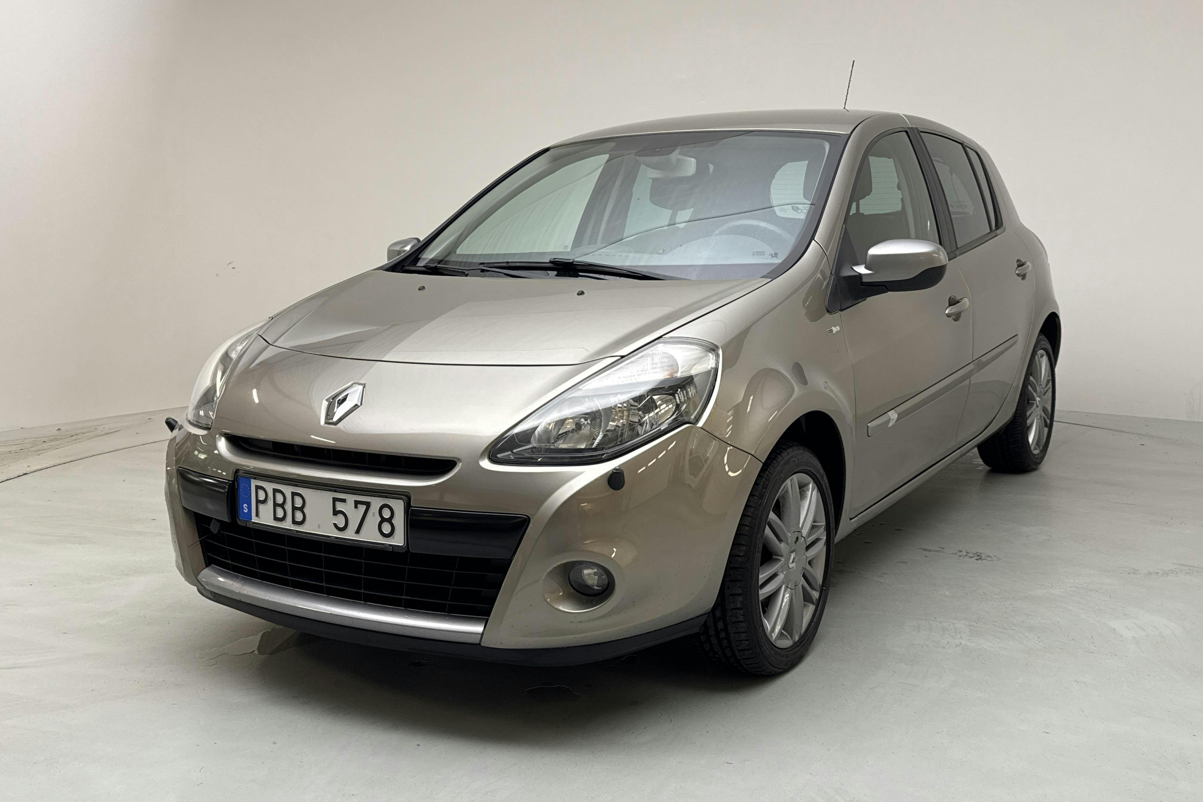 Renault Clio III 1.2 Flex Fuel 5dr (75hk) - 76 490 km - Manual - Light Brown - 2012