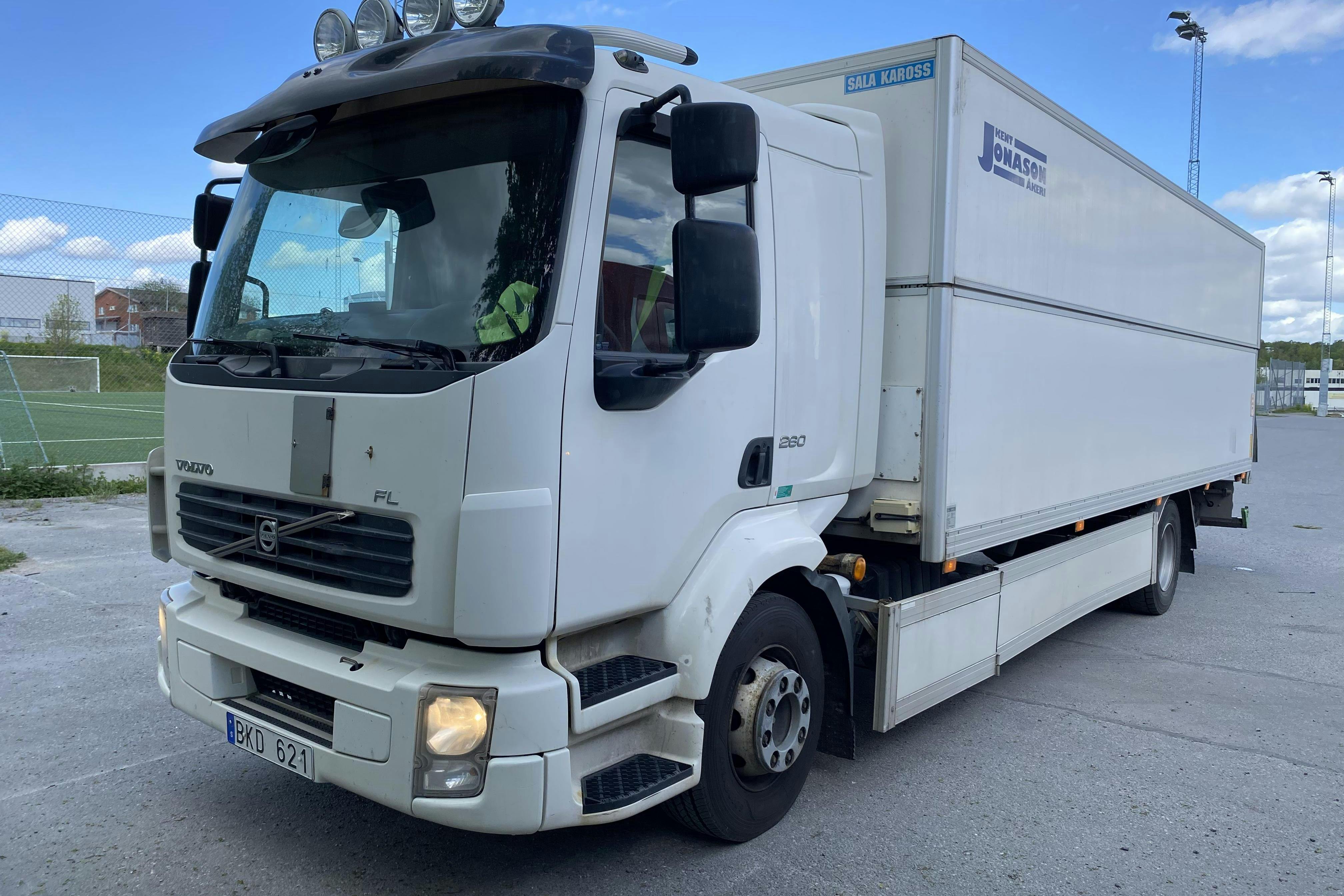 VOLVO FL260 - 444 533 km - Automat - vit - 2011