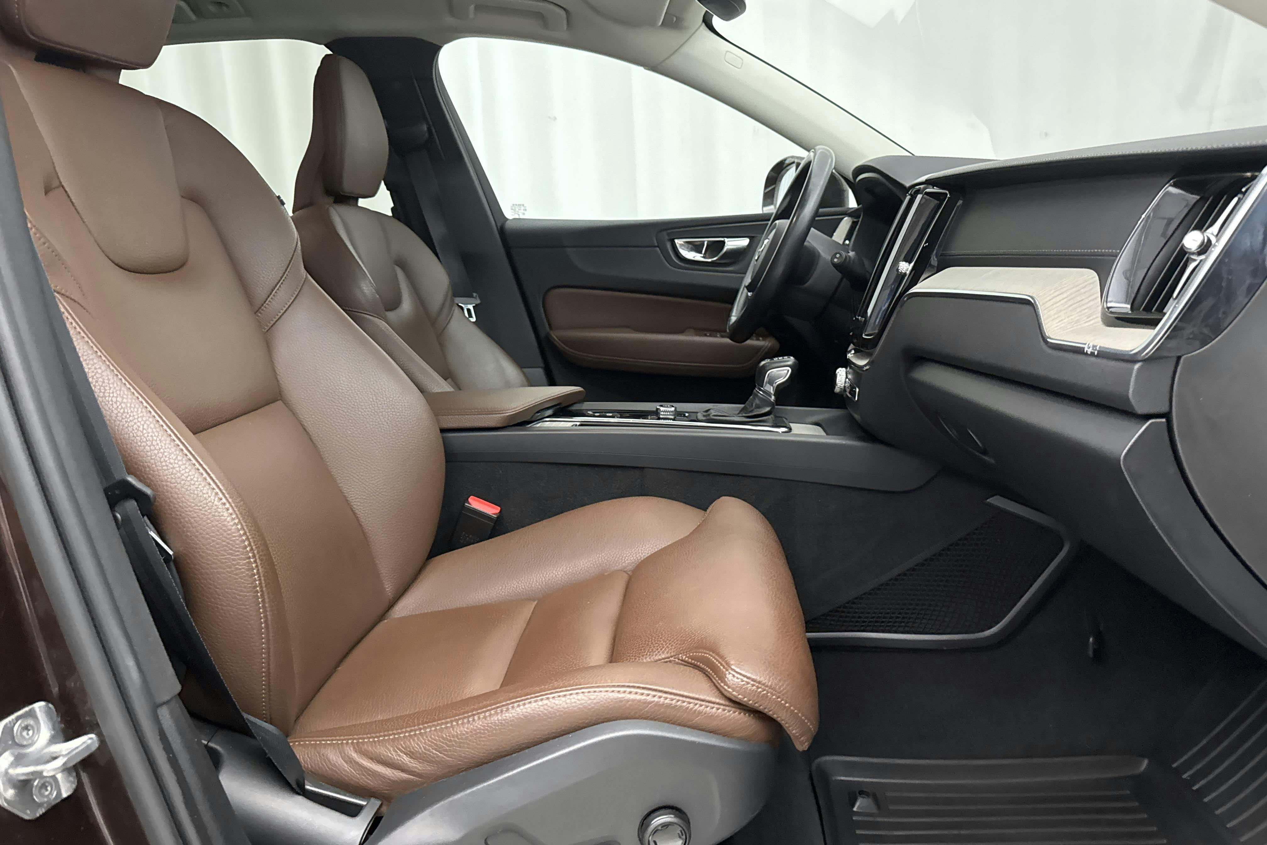 Volvo XC60 D4 AWD (190hk) - 10 735 mil - Automat - Dark Brown - 2019