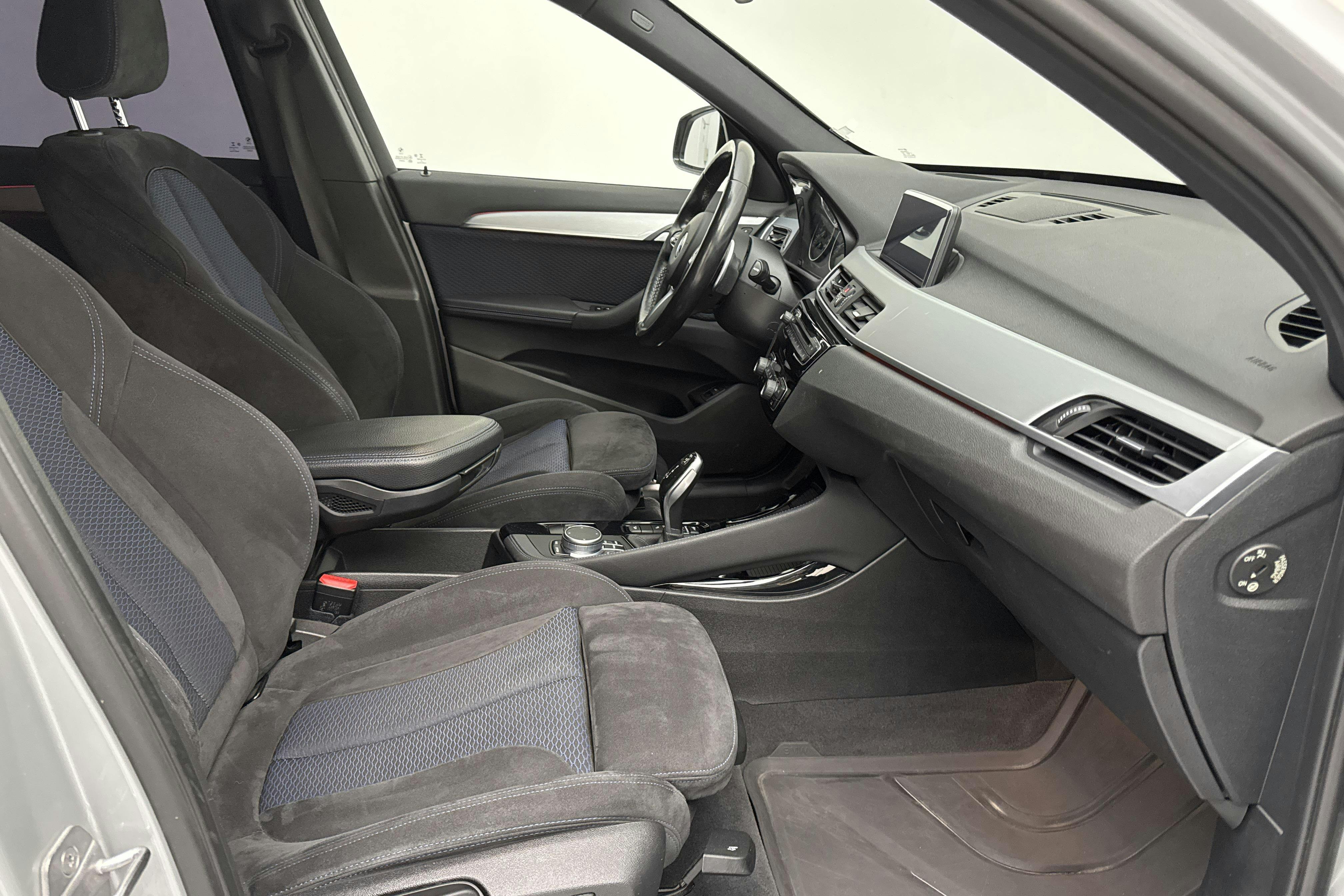 BMW X1 xDrive20d, F48 (190hk) - 15 591 mil - Automat - silver - 2018