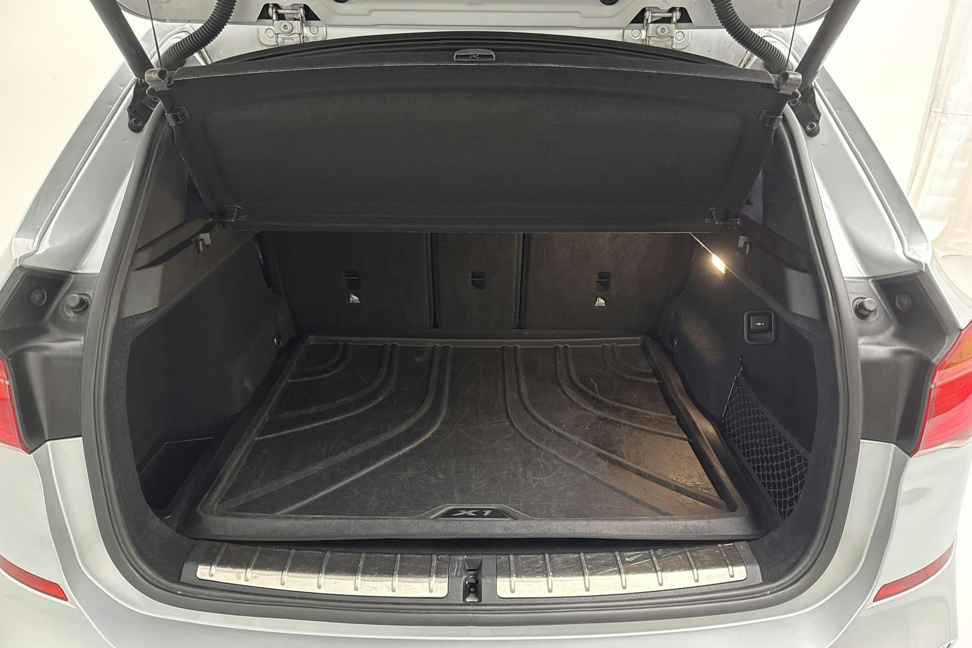 BMW X1 xDrive20d, F48 (190hk) - 15 591 mil - Automat - silver - 2018