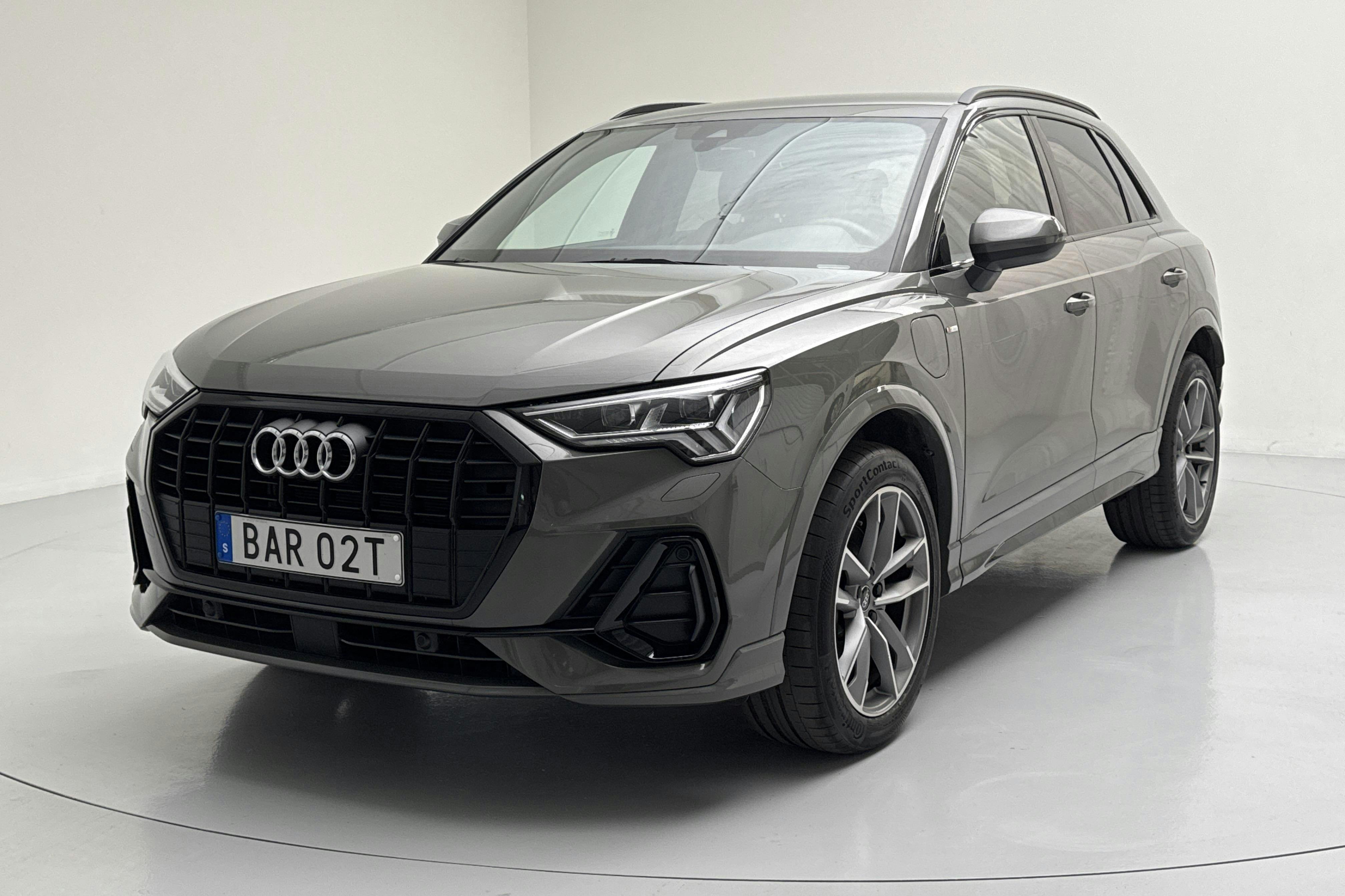 Audi Q3 45 TFSI e (245hk) - 42 360 km - Automatic - gray - 2024