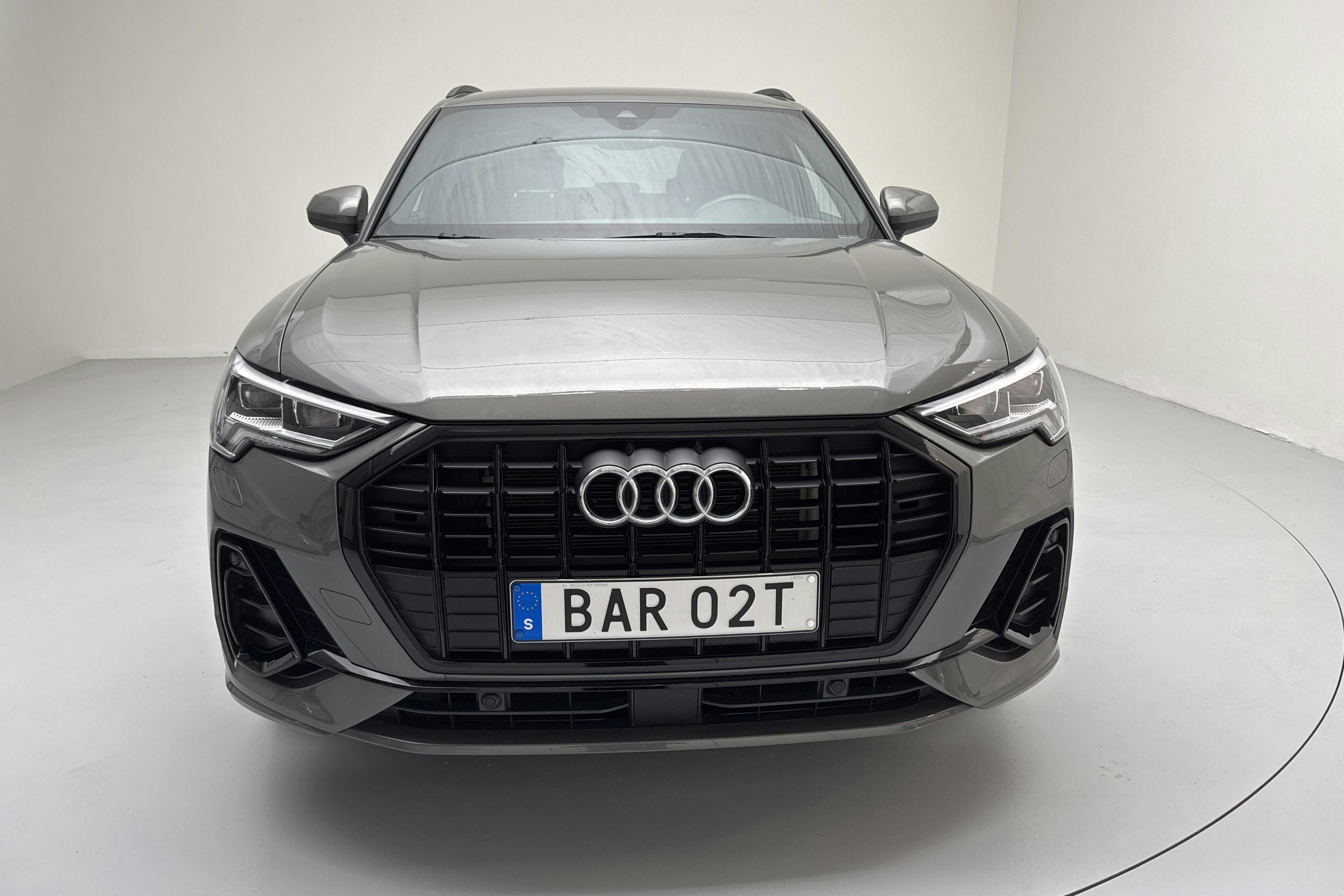 Audi Q3 45 TFSI e (245hk) - 42 360 km - Automatic - gray - 2024